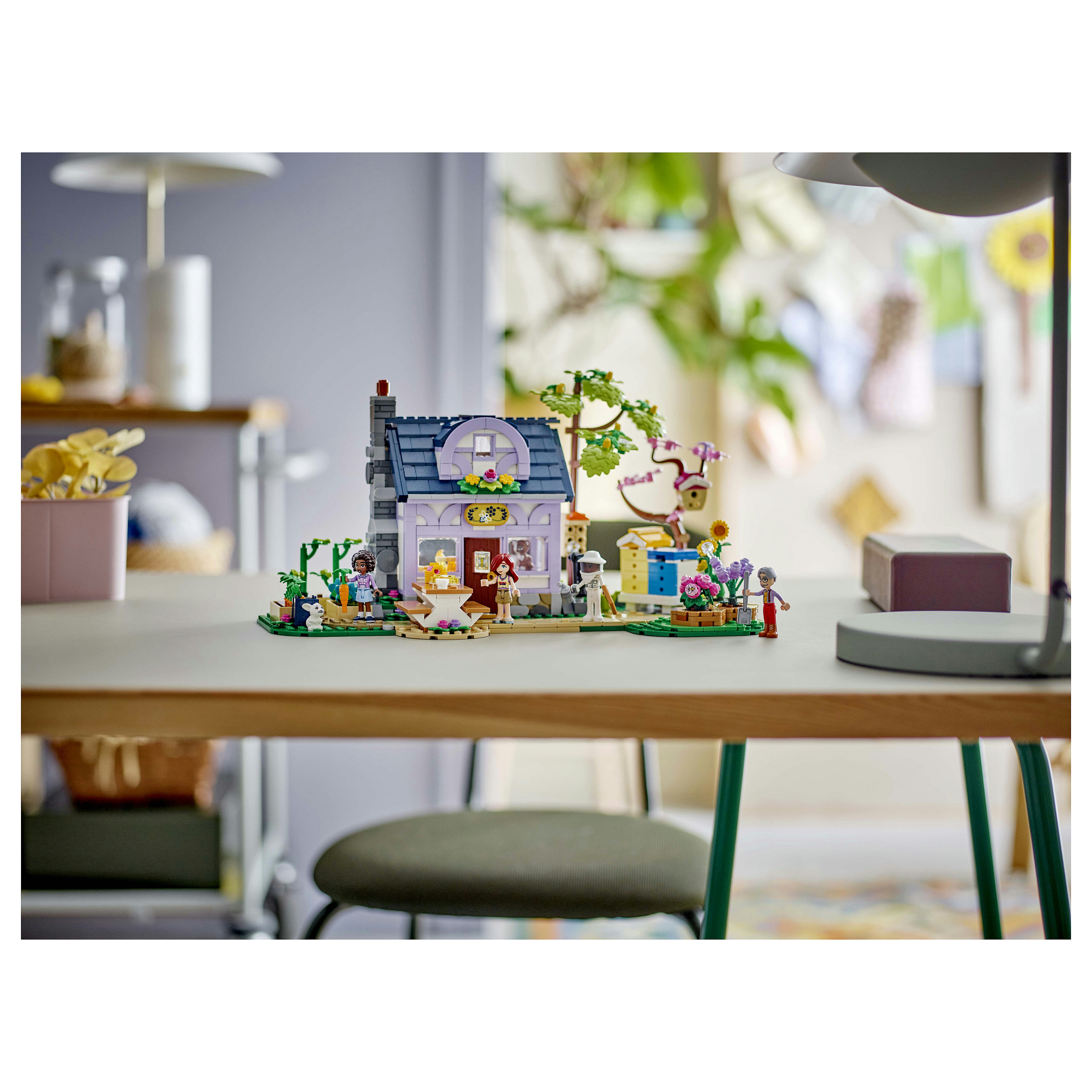 LEGO 42669 Friends Beekeeper’s House and Flower Garden - 17