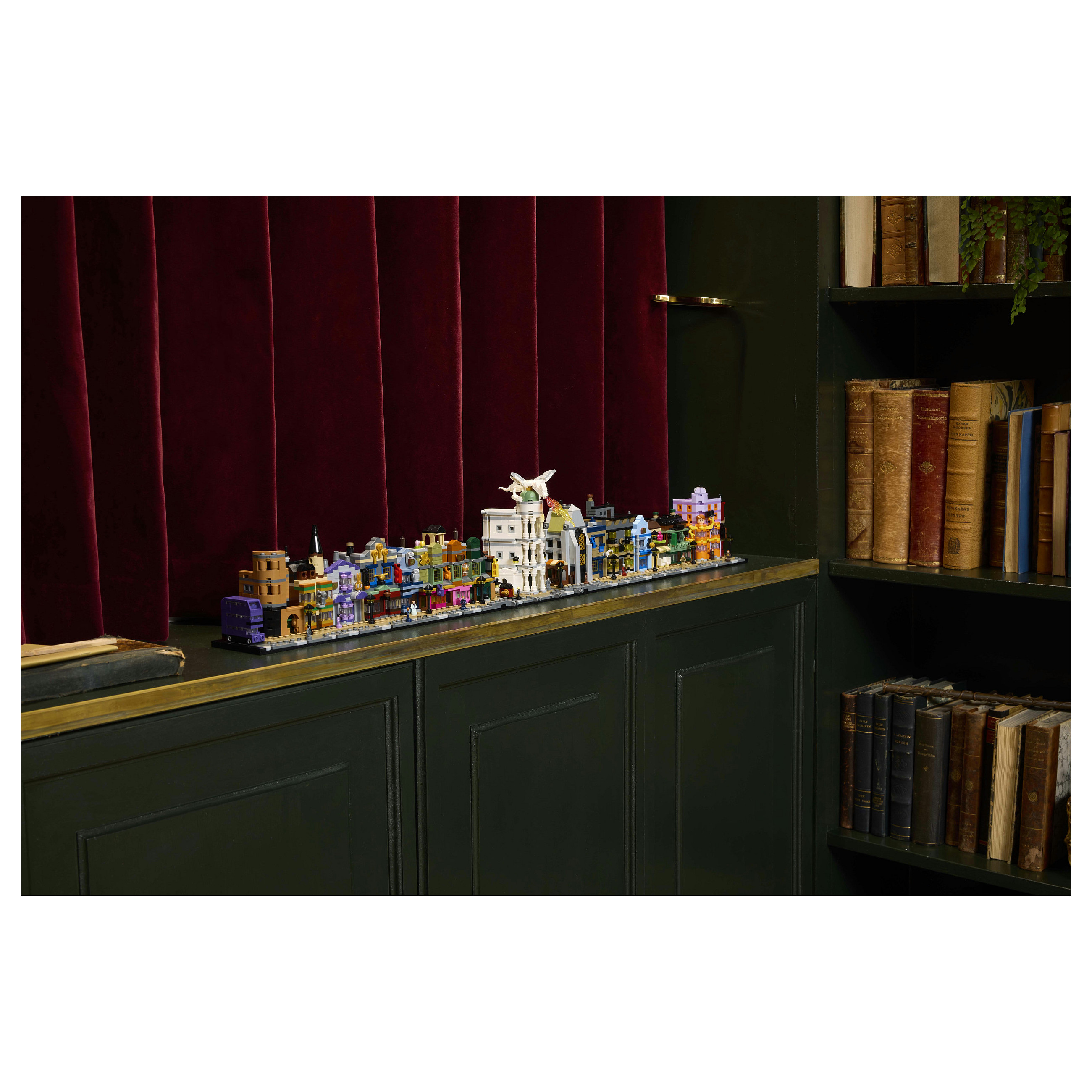 LEGO Harry Potter The Magical Shops of Diagon Alley 76444 - 28