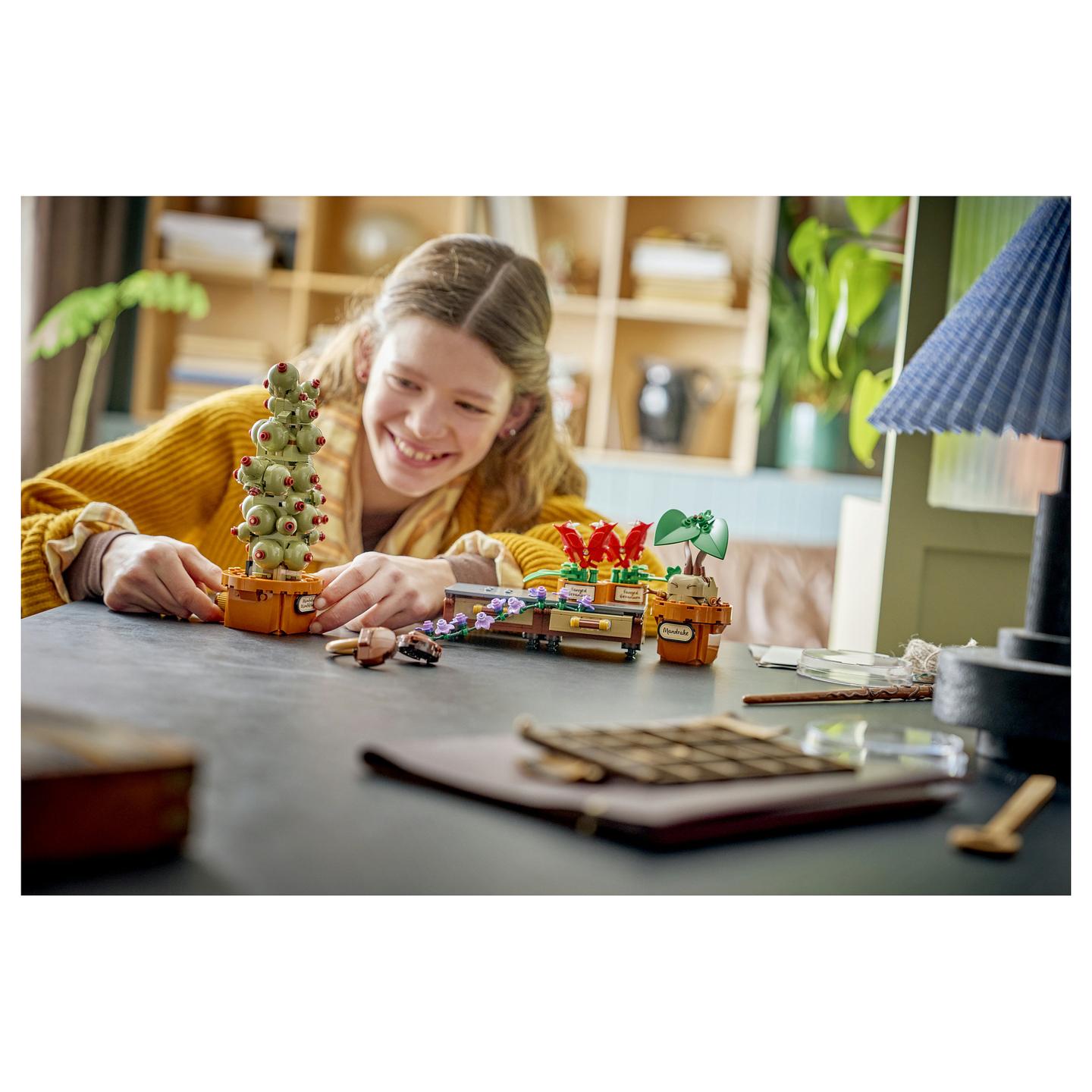 LEGO Harry Potter Schloss Hogwarts: Kräuterkunde-Pflanzen - 4