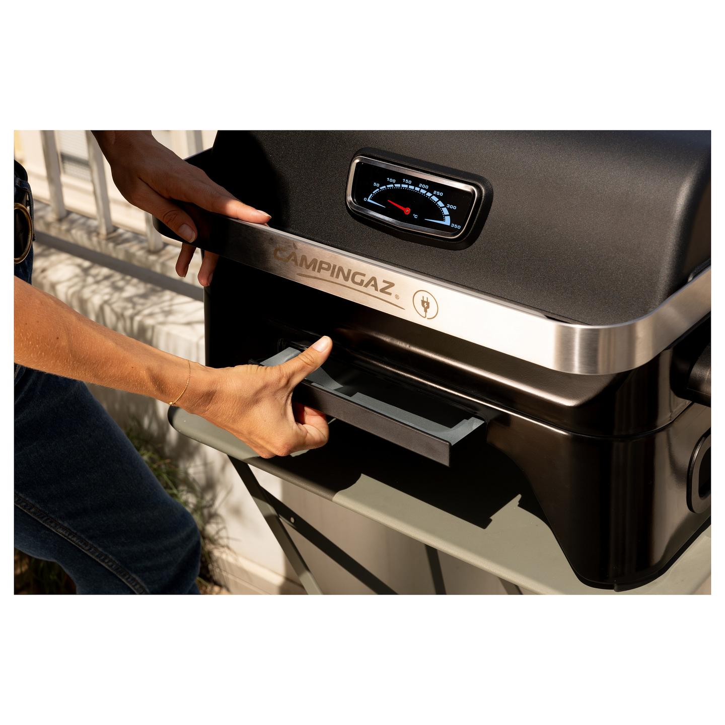 Grill Elektrik CAMPINGAZ Attitude 2GO Electric, 2.2kW, 48x26cm, Gize e Emajlur, Termometër - Zezë - 8