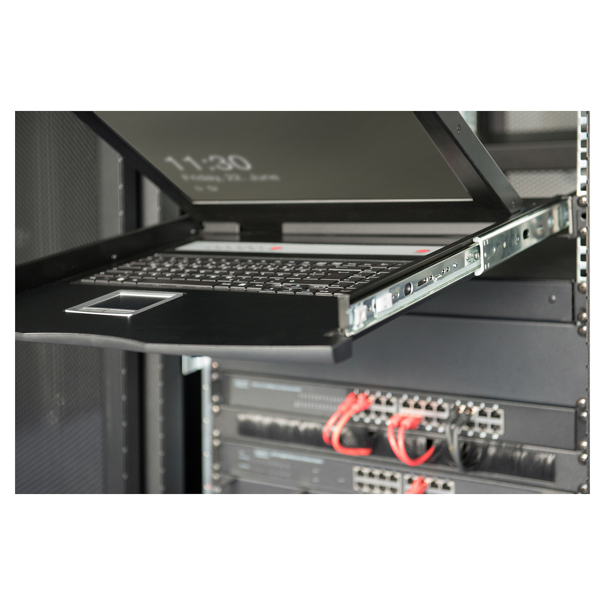 DIGITUS 19" LCD KVM Console / 16-Port VGA / German Keyboard - 8