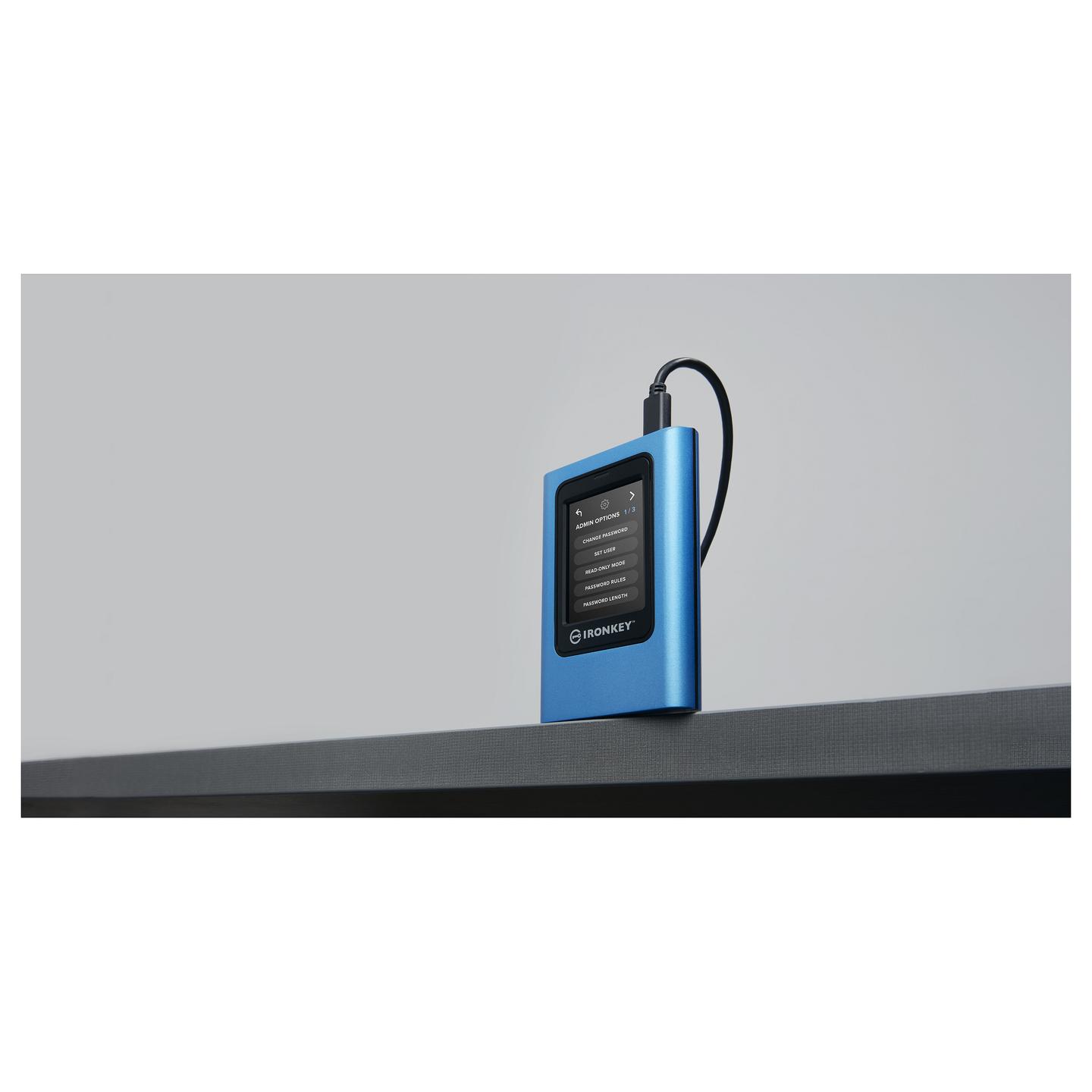 SSD e Jashtme Kingston IronKey Vault Privacy 80 / USB 3.2 Gen 1 / Type-C / Enkriptim XTS-AES 256-bit - Blu - 14