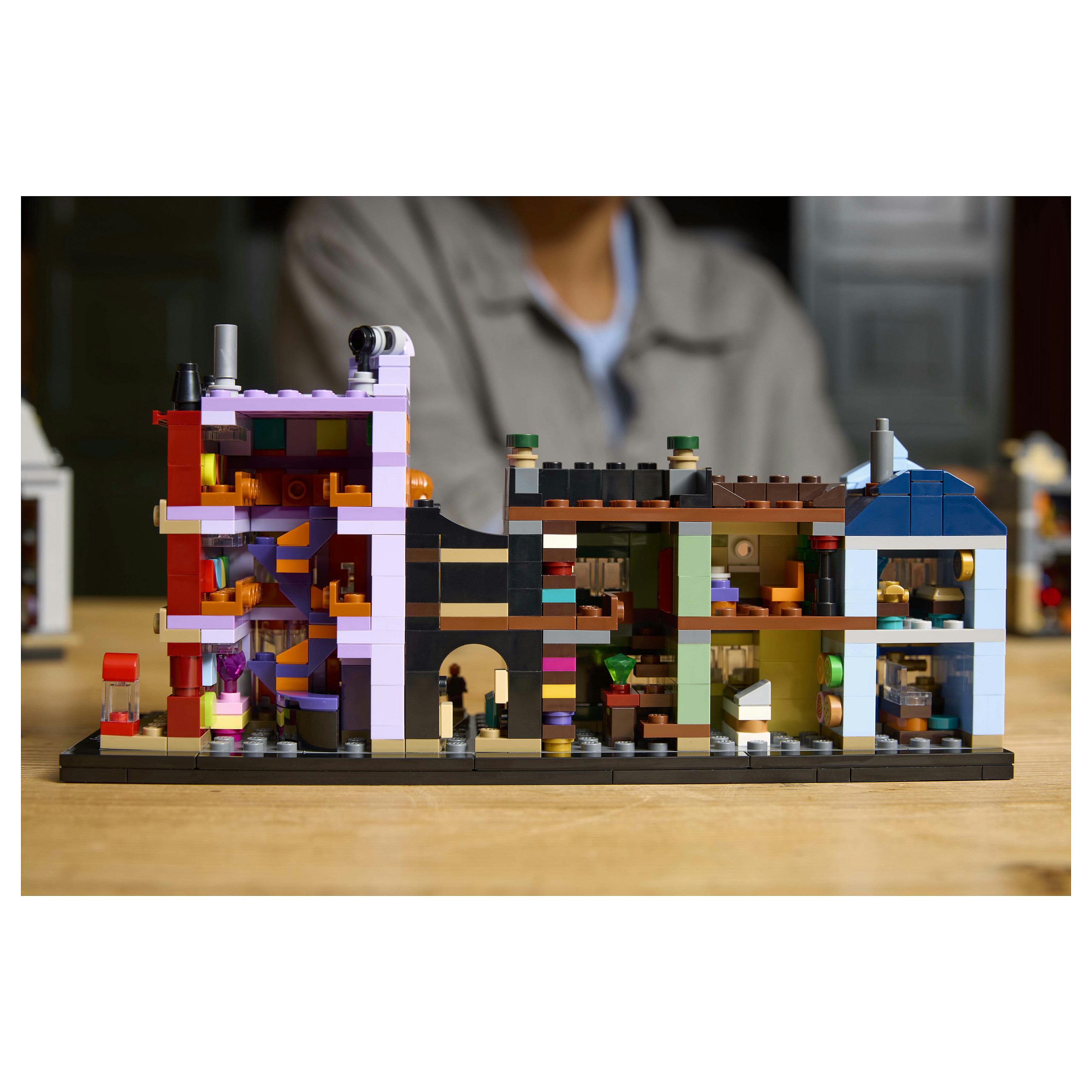 LEGO Harry Potter The Magical Shops of Diagon Alley 76444 - 21