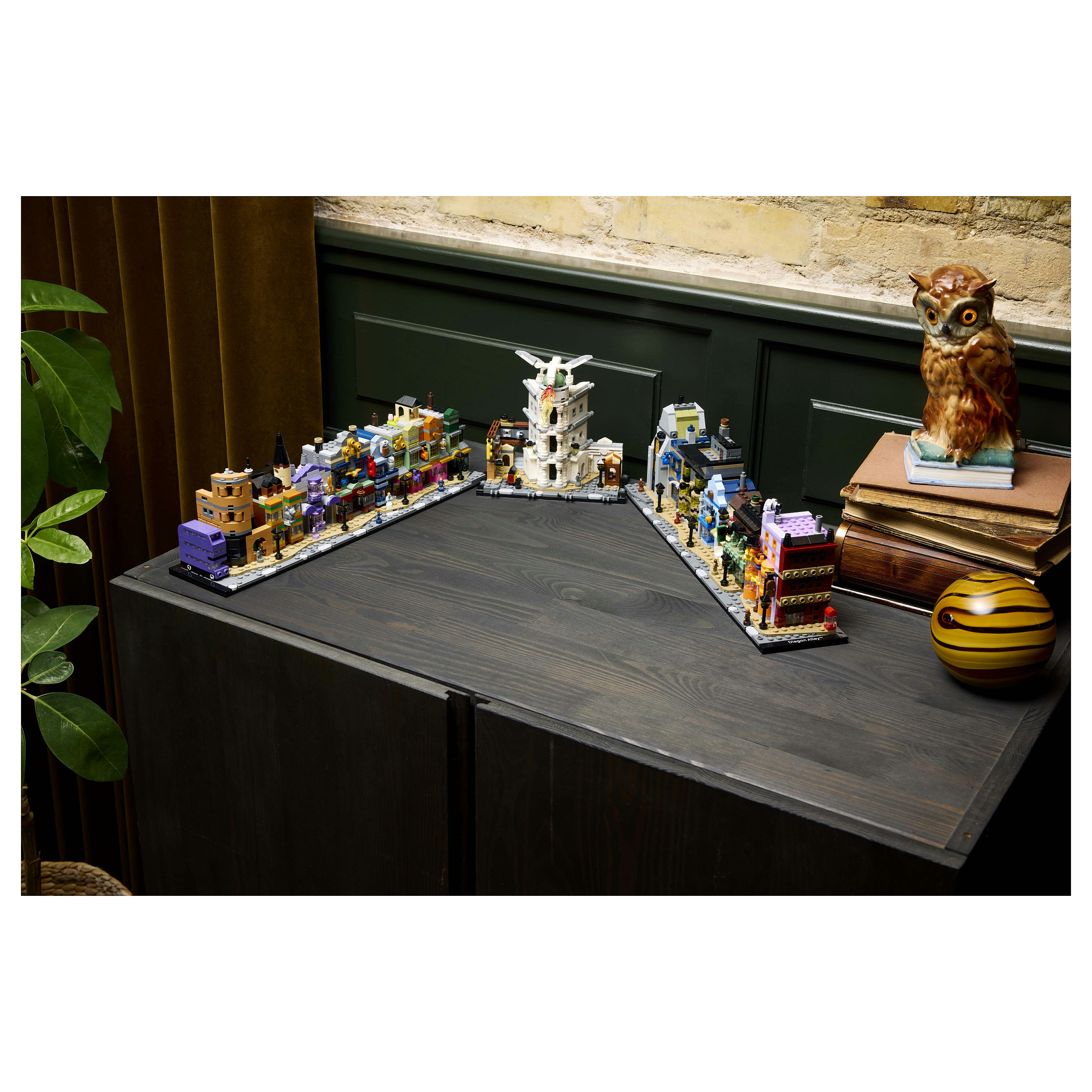 LEGO Harry Potter The Magical Shops of Diagon Alley 76444 - 27