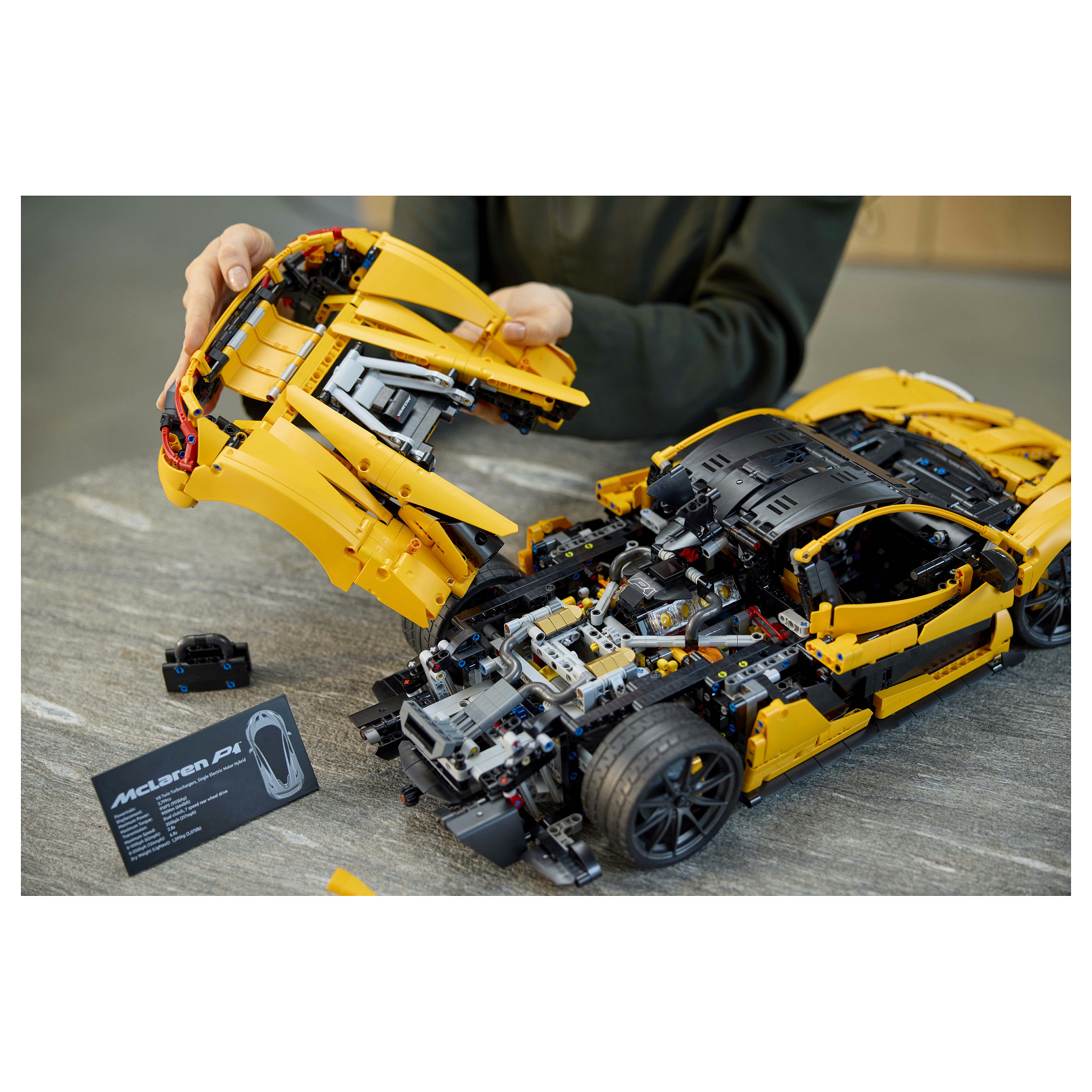 LEGO Technic McLaren P1 - 25