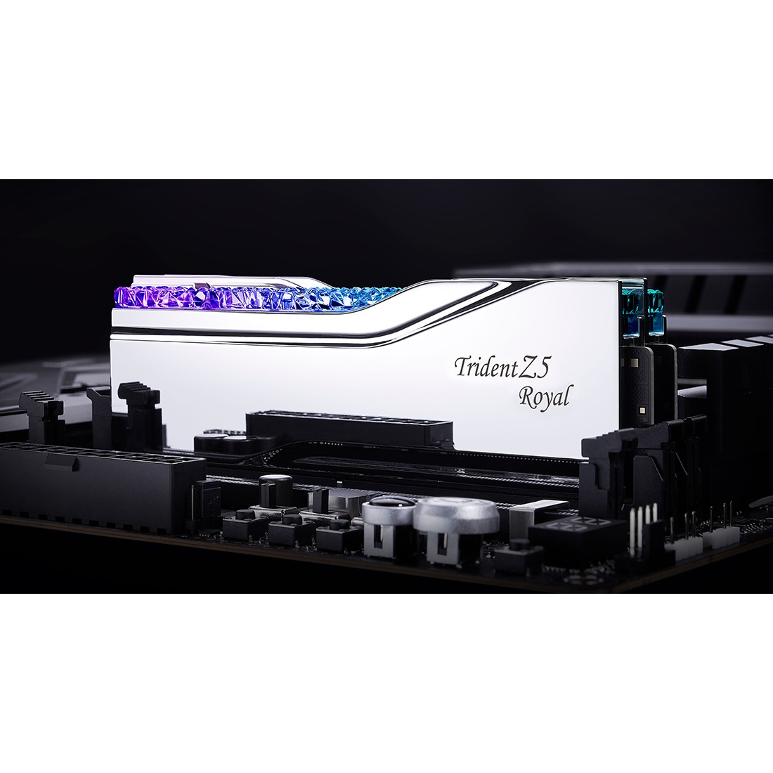 RAM Memorie DDR5 G.Skill Trident Z5 Royal RGB / 48GB (2x24GB) / DIMM / 8000MHz / CL40 / 288-pin - Argjend - 3