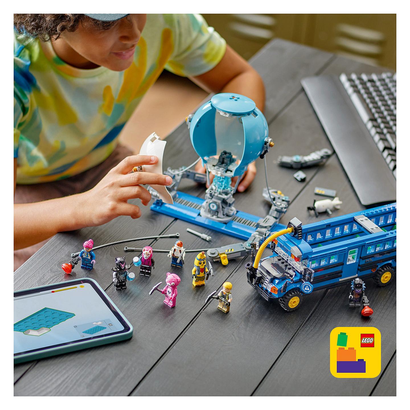 LEGO Fortnite Battle Bus 77073 - 19