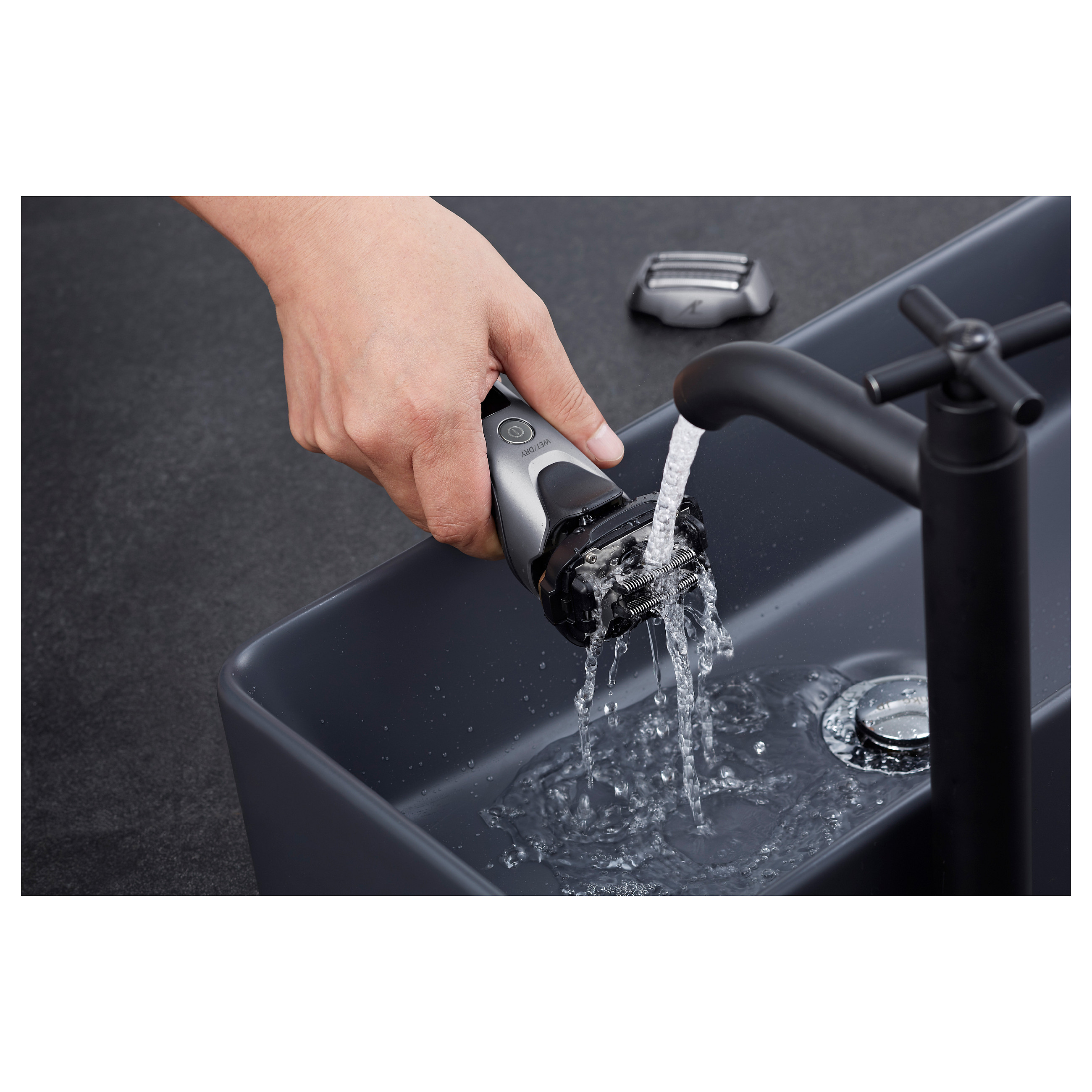 Makinë e rrojës elektrike Panasonic ES-LV69-S803 / Wet & Dry / 5 Tehe / 14.000 CPM / Multi-Flex 16 Drejtime / Beard Sensor / 50 min - Argjend/Zezë - 7