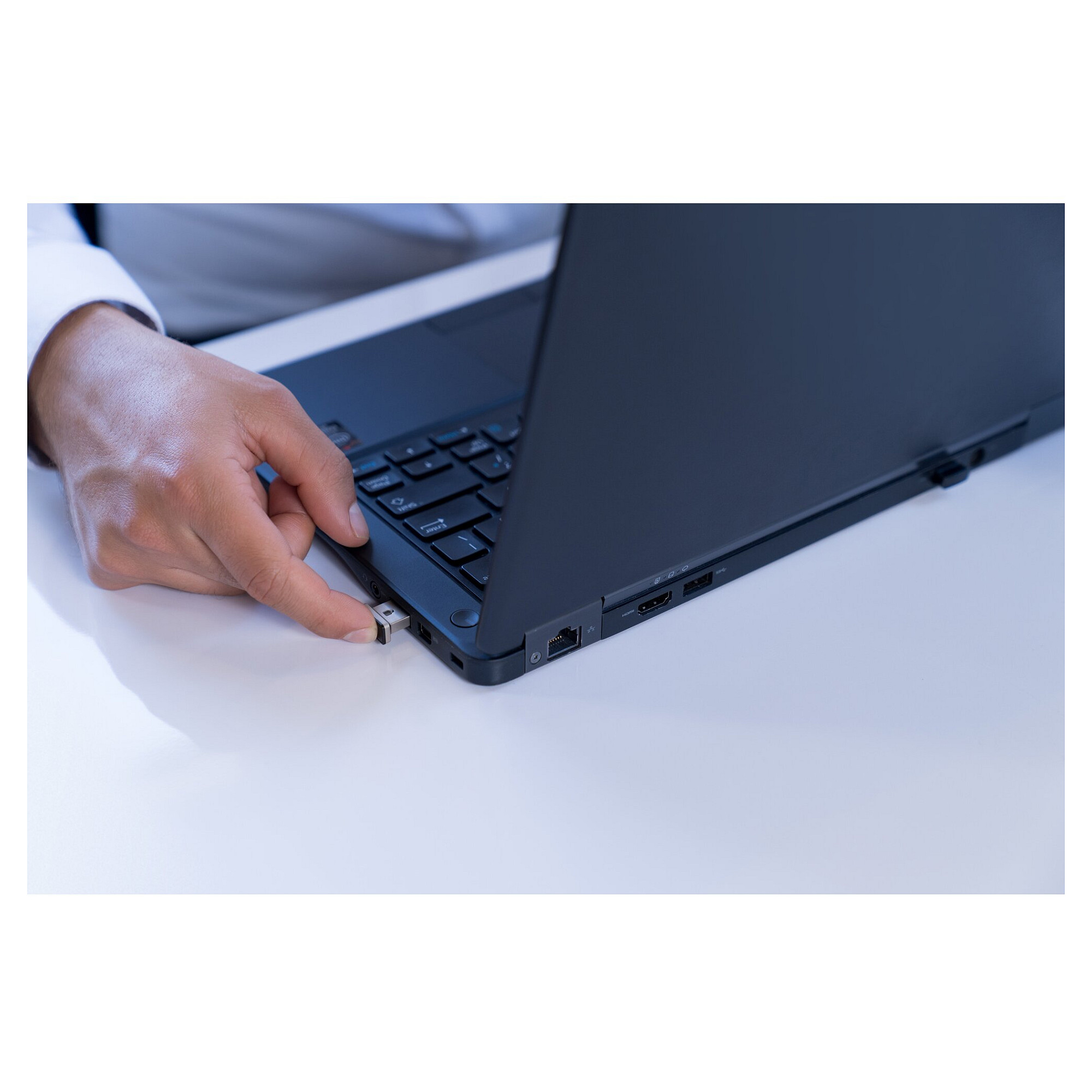 Lexues i Gjurmëve të Gishtërinjve Kensington VeriMark IT K64704EU / USB-A / FIDO2 / Windows Hello - Zezë - 11