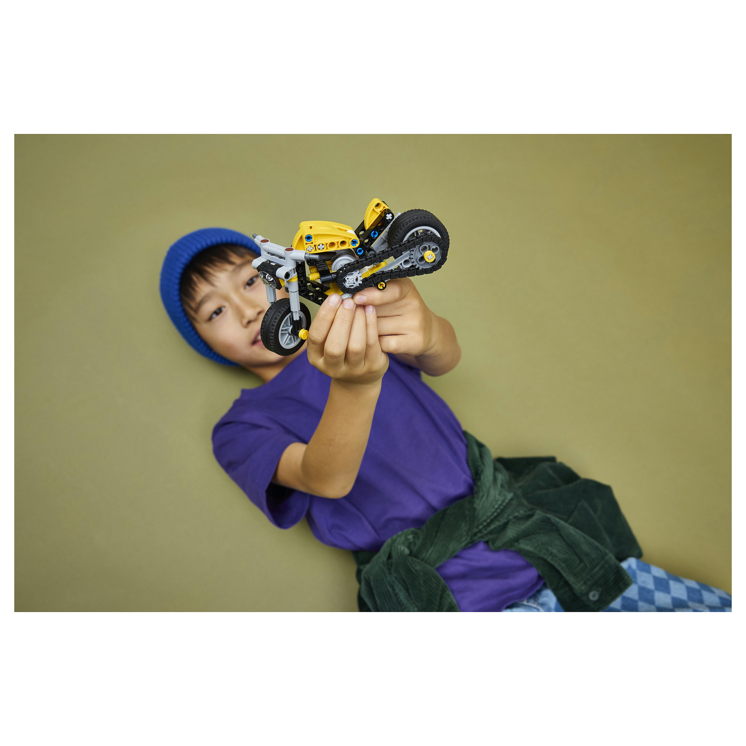 LEGO Technic Yellow Motorbike 42225 - 4