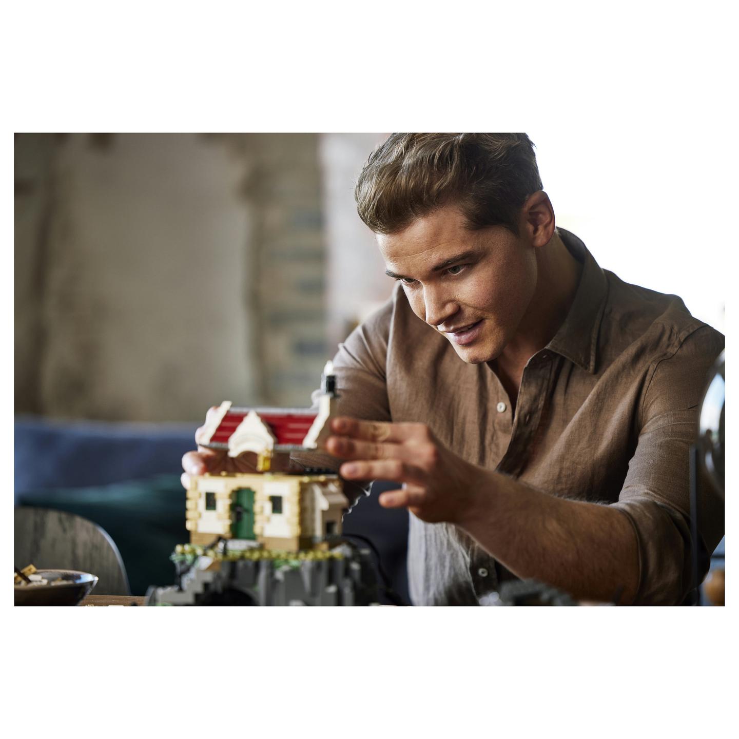 LEGO Ideas Motorised Lighthouse 21335 - 24