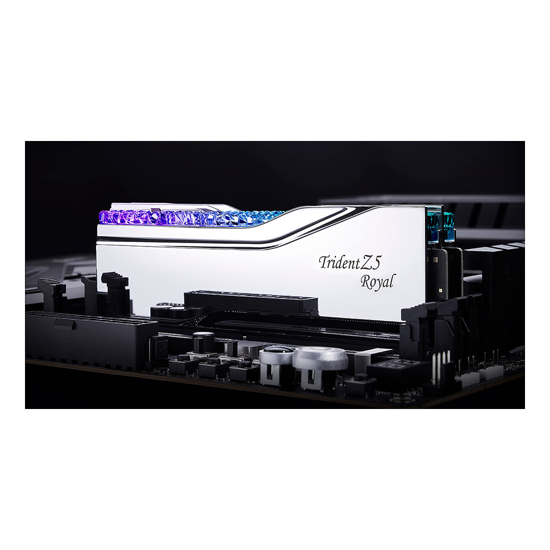 RAM Memorie DDR5 G.Skill Trident Z5 Royal RGB / 48GB (2x24GB) / DIMM / 8200MHz / CL30 / 288-pin - Argjend - 5