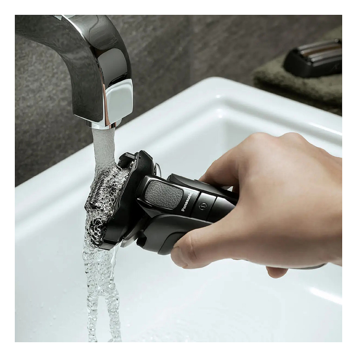Makinë e rrojës për meshkuj Panasonic ES-LV9U-K803 / 5-Blade / 20D Flex Head / Beard Sensor / Wet & Dry / Cleaning Station – Zezë - 15