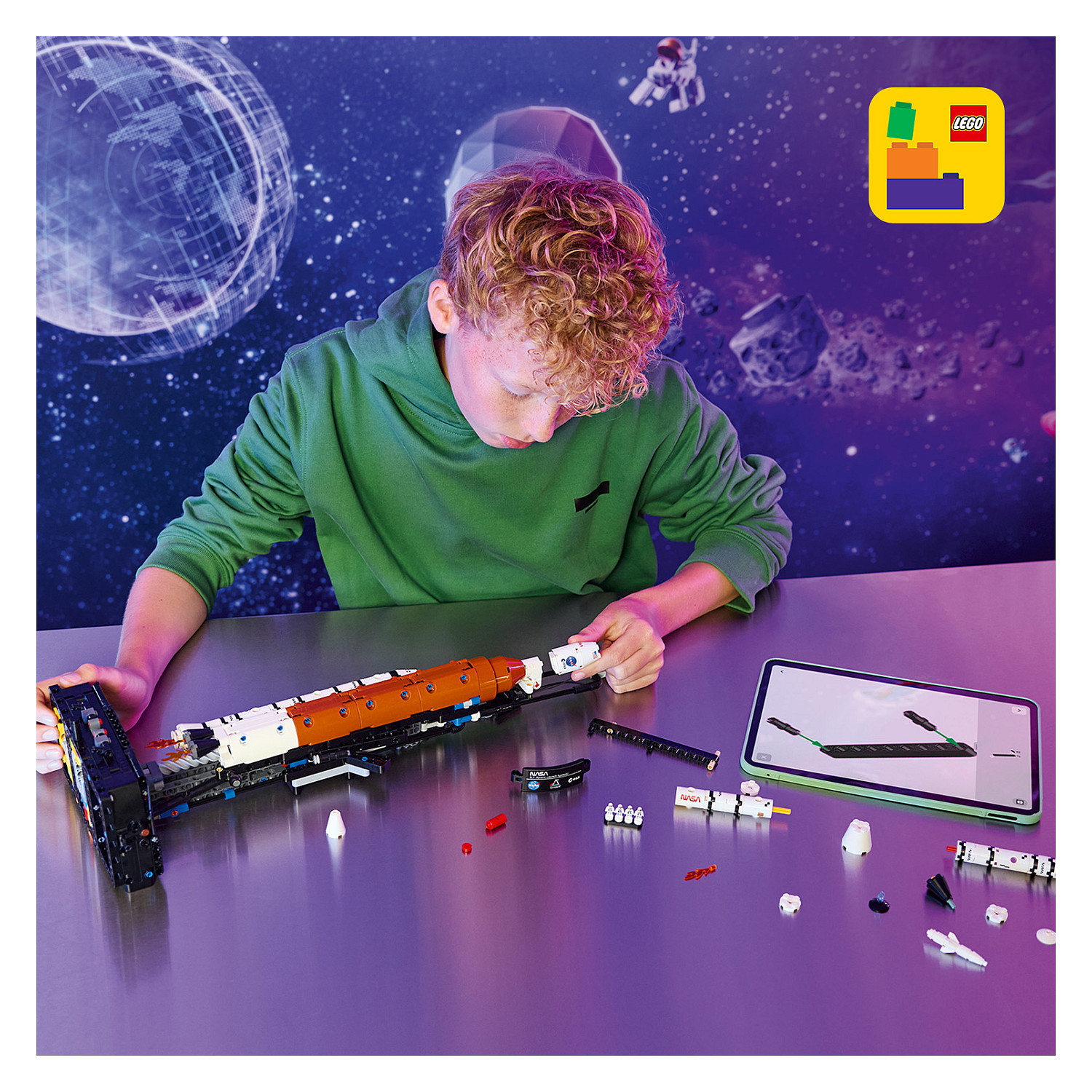 LEGO Technic NASA Artemis Space Launch System Rocket 42221 - 18