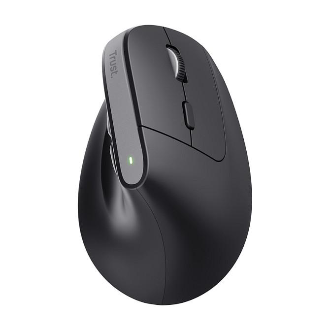 Maus pa Kabllo Trust Bayo+, Ergonomik Vertikal, Optik, 2400DPI, 6 Butona, 2.4GHz + Bluetooth - Zezë - 3