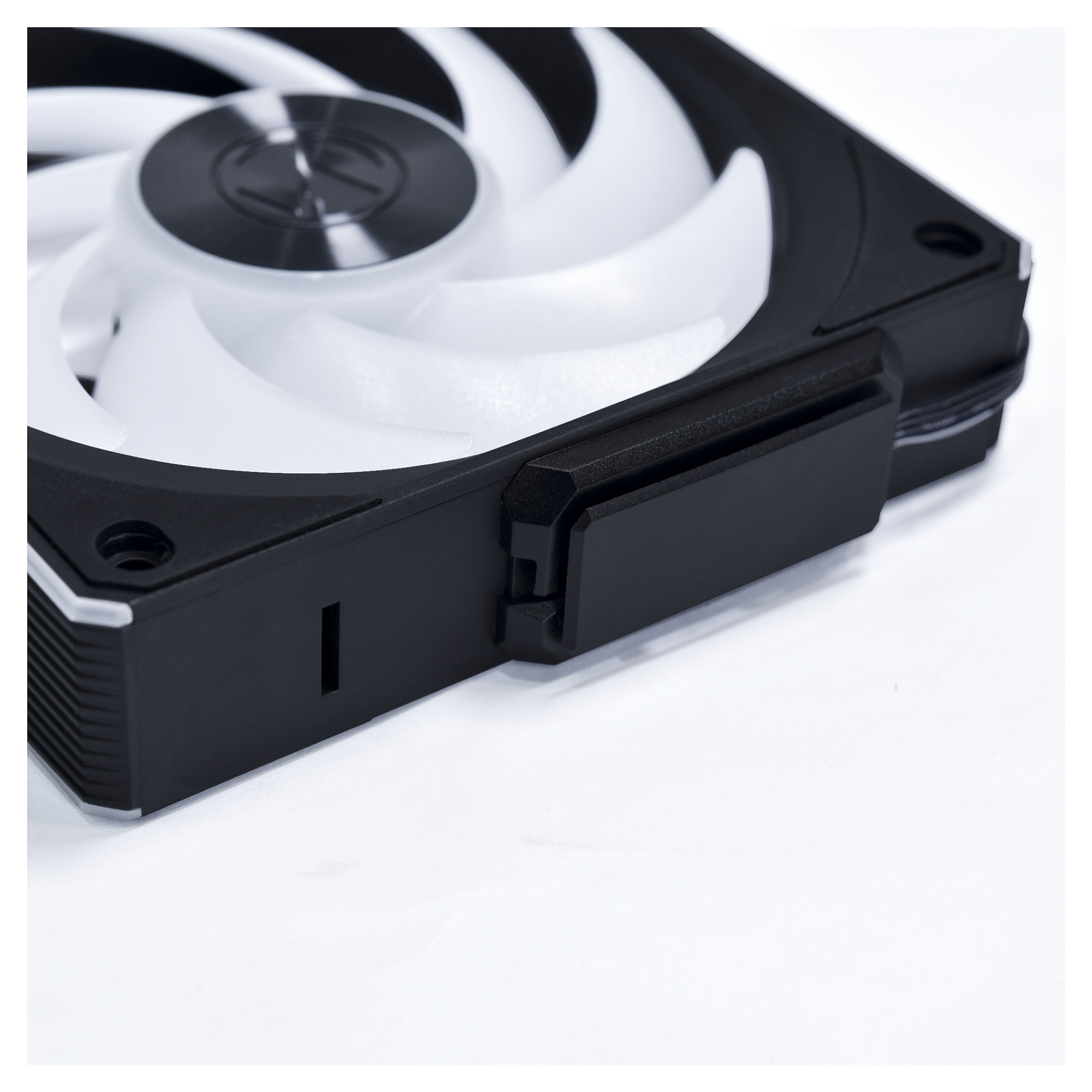 Ftohës për Kasë Lian Li UNI FAN CL120 Wireless / 120mm / 200-2150 RPM / ARGB / PWM / 3-Pack – Zezë - 15