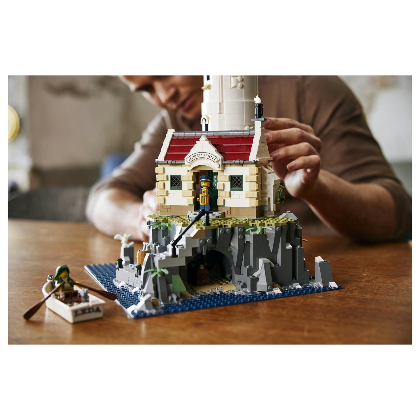 LEGO Ideas Motorised Lighthouse 21335 - 21