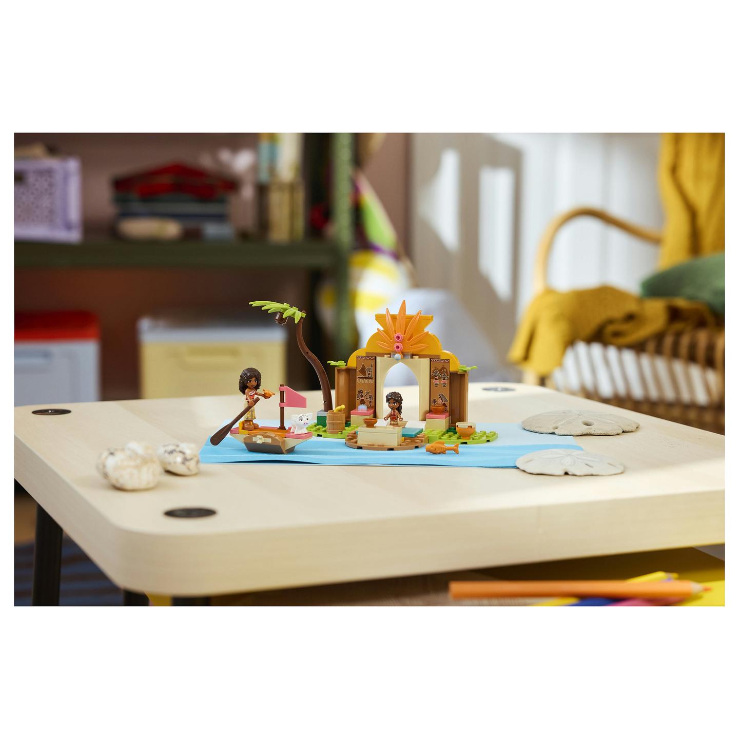 LEGO Disney Princess Moana’s Hut and Boat 43282 - 21