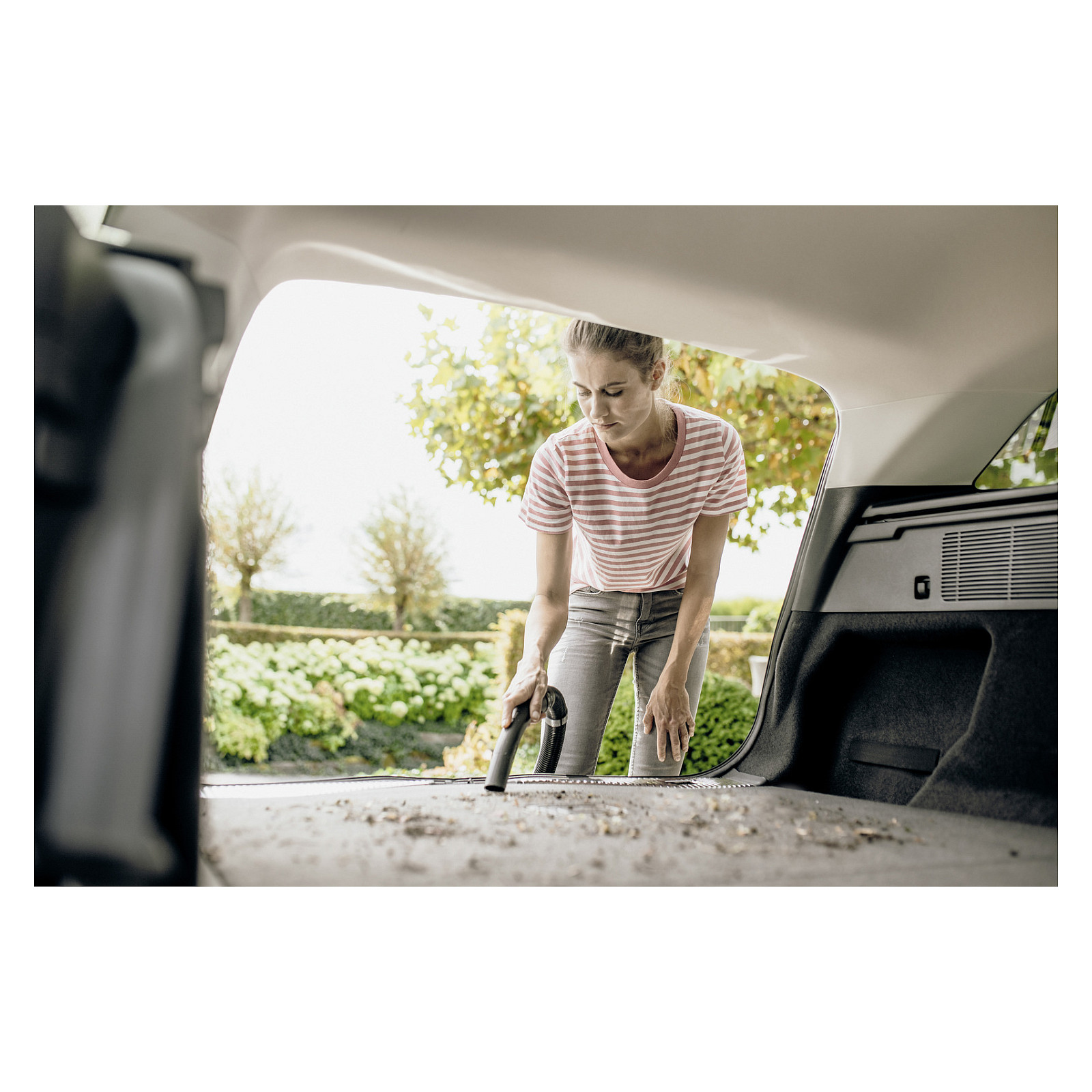Fshesë me Vakum Kärcher WD 4 SV-20 / Wet & Dry / 1000W / 20L / 5m / 2.2m / Blower Function – Verdhë/Argjendtë/Zezë - 4