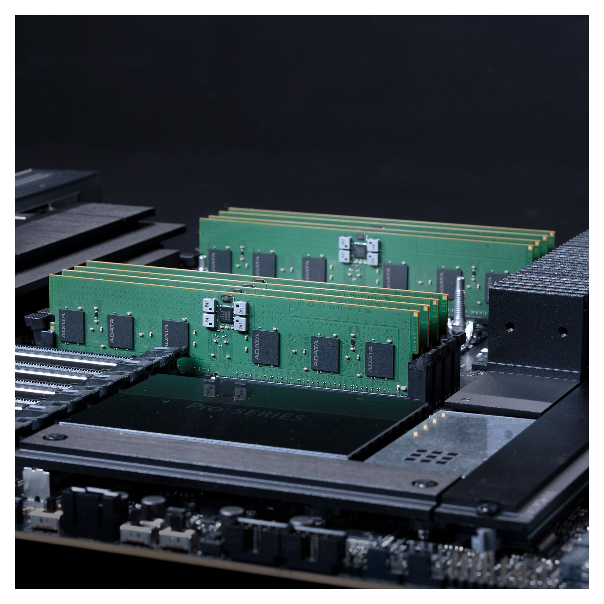 RAM Memorie DDR5 ADATA / 32GB / DIMM / 5600MHz / 288-pin - Gjelbër - 2