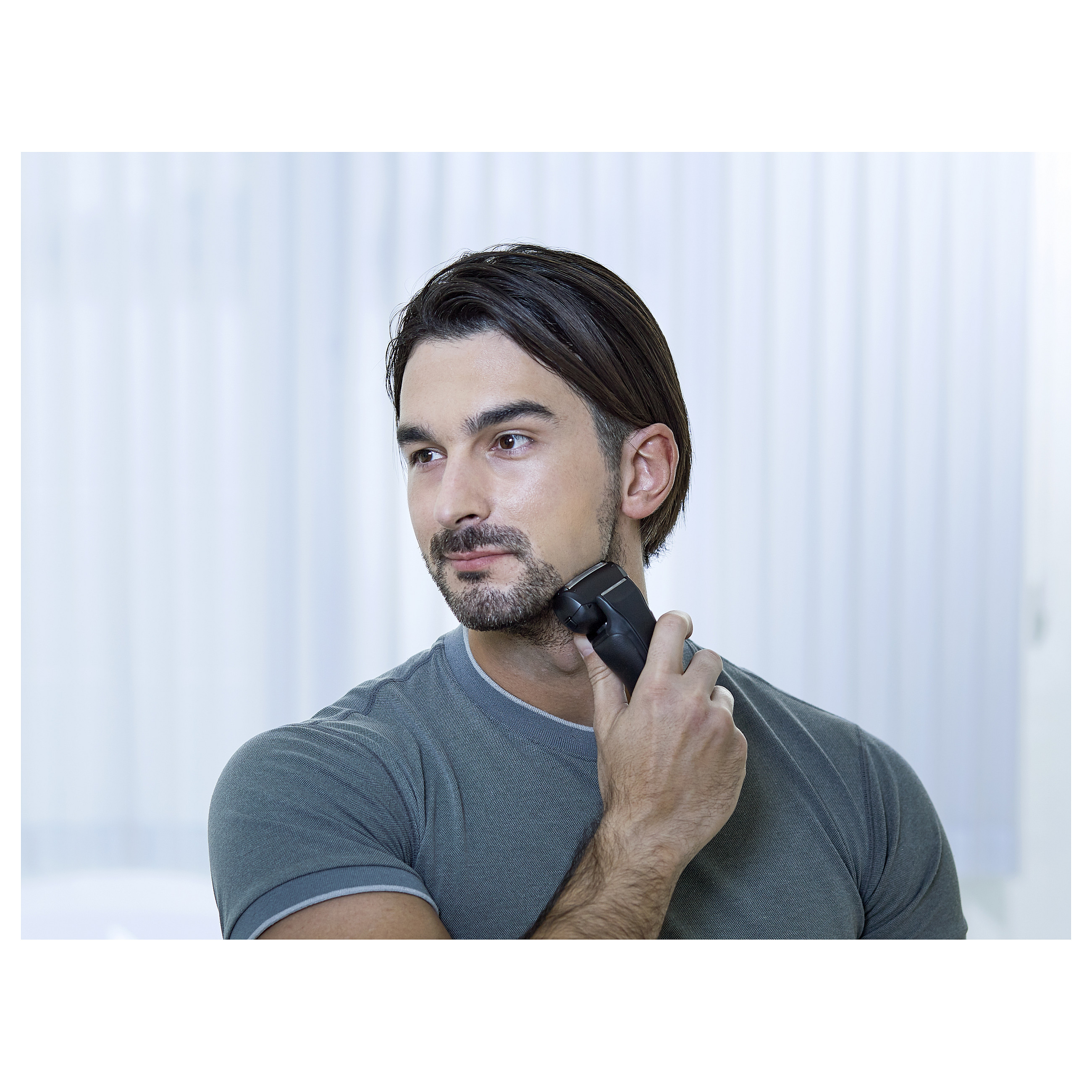 Makinë e rrojës Panasonic ES-RT37-K503 / 3 Tehe / 30° Nano-Polished / Trimmer 45° / Flexible Pivoting Head / Wet & Dry / 54 Min – Zezë - 4