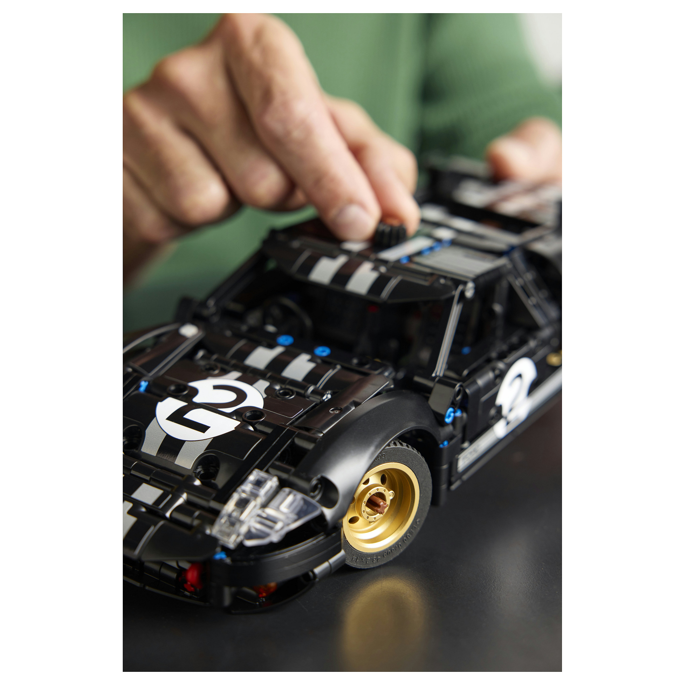 LEGO Technic 1966 Ford GT40 MKII Race Car 42223 - 22