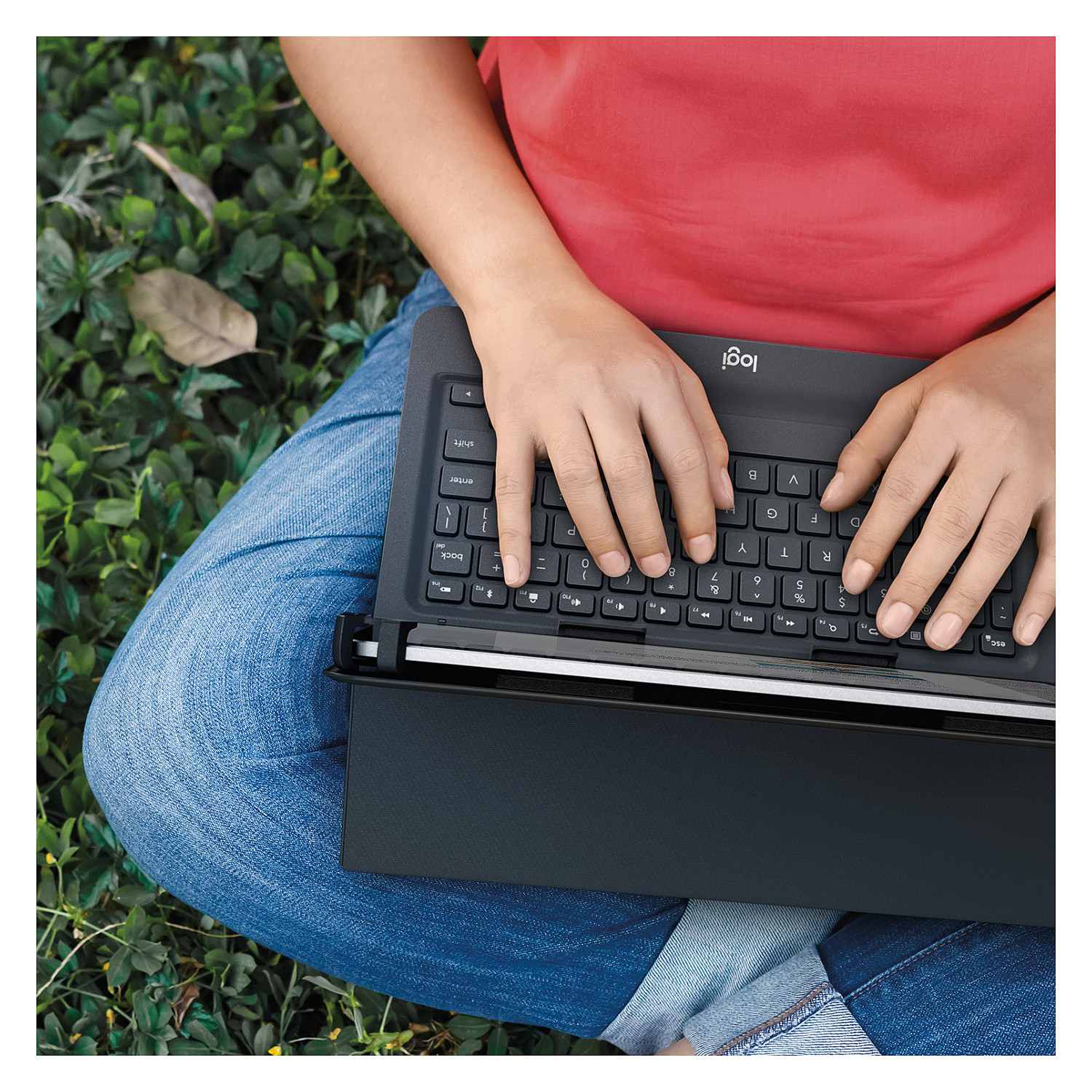 Tastierë për Tablet Logitech Universal Folio / 9–10" / Bluetooth 3.0 / AZERTY (FR) / 78 Taste / 4-Pikësh Grip / Mbajtëse Stilolapsi – Zezë - 21