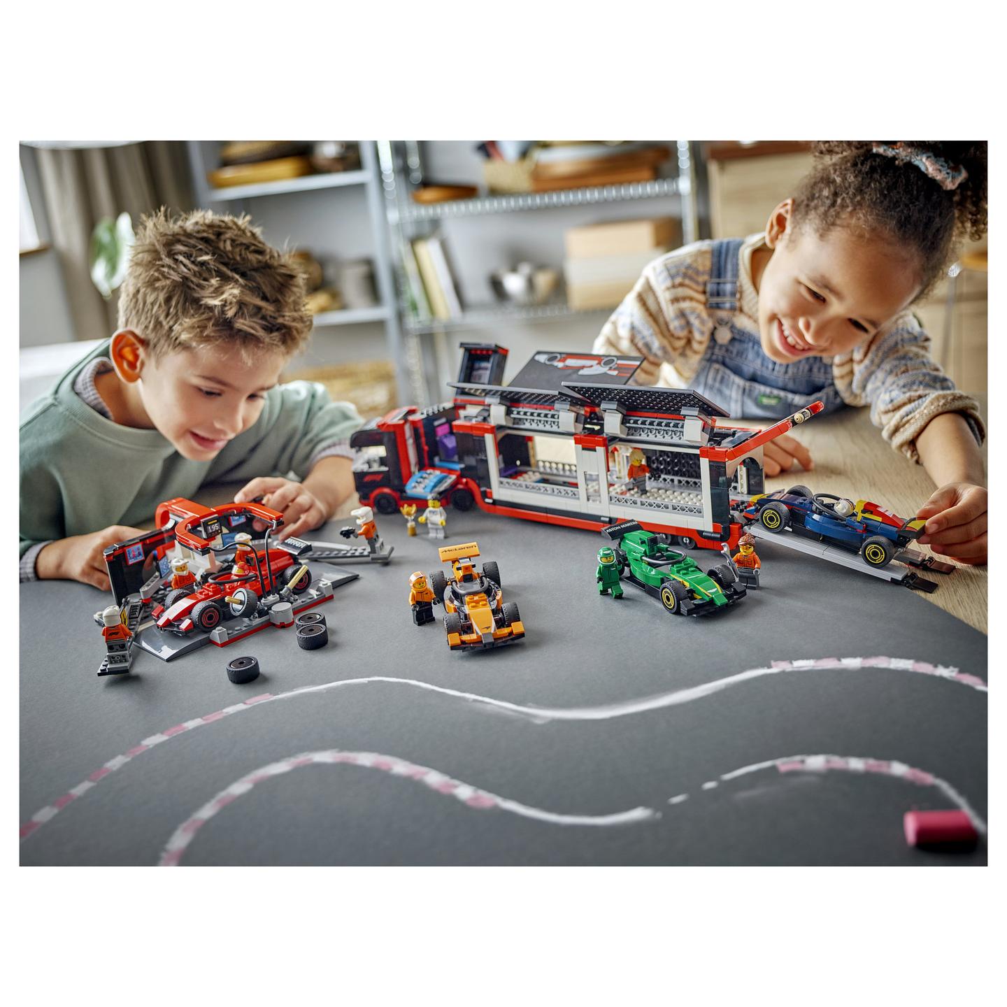 LEGO City F1 Driver with McLaren Race Car 60442 - 21