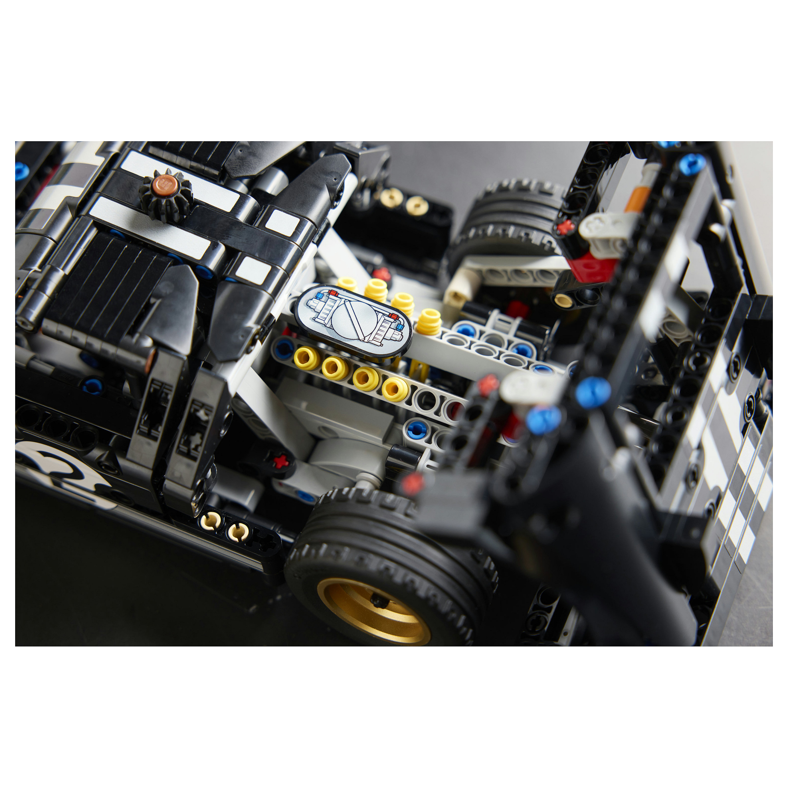 LEGO Technic 1966 Ford GT40 MKII Race Car 42223 - 24