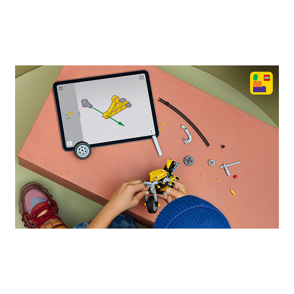 LEGO Technic Yellow Motorbike 42225 - 22