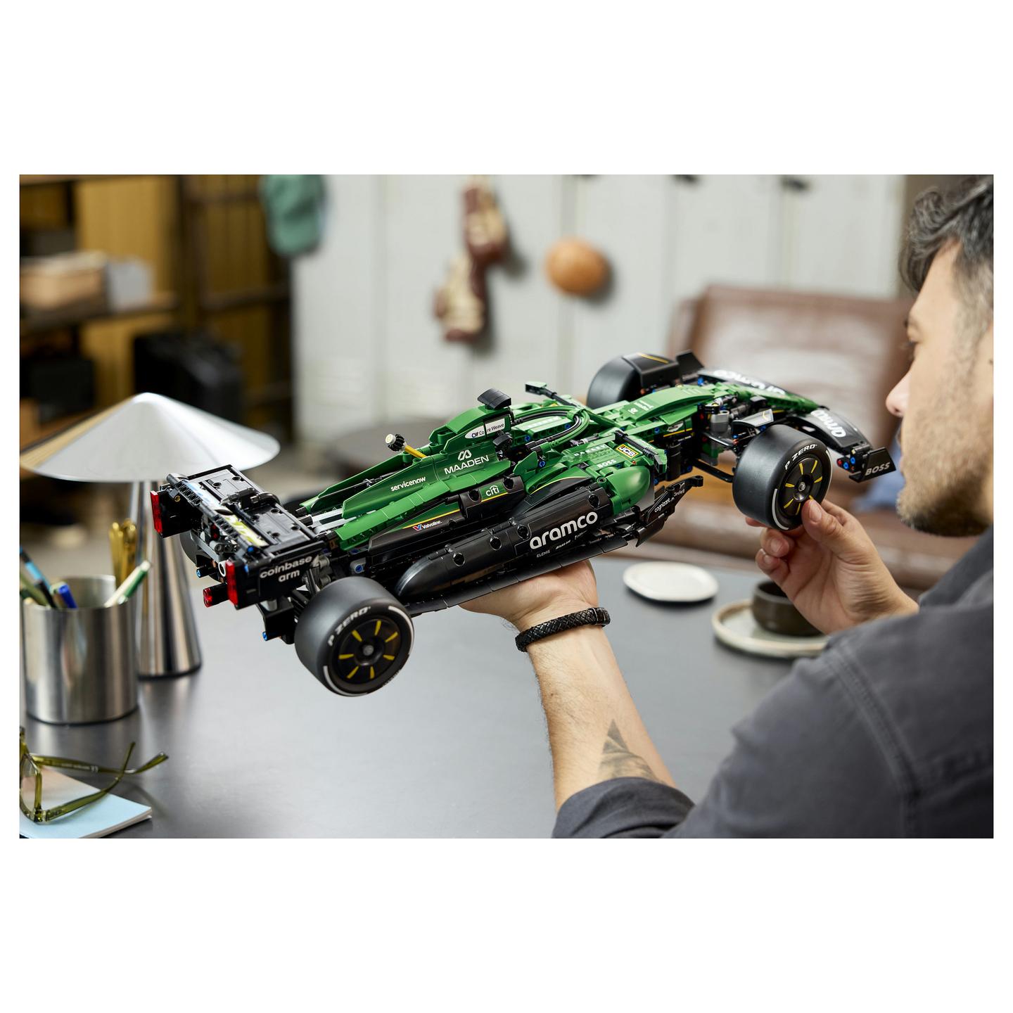 LEGO Technic 42240 - 8