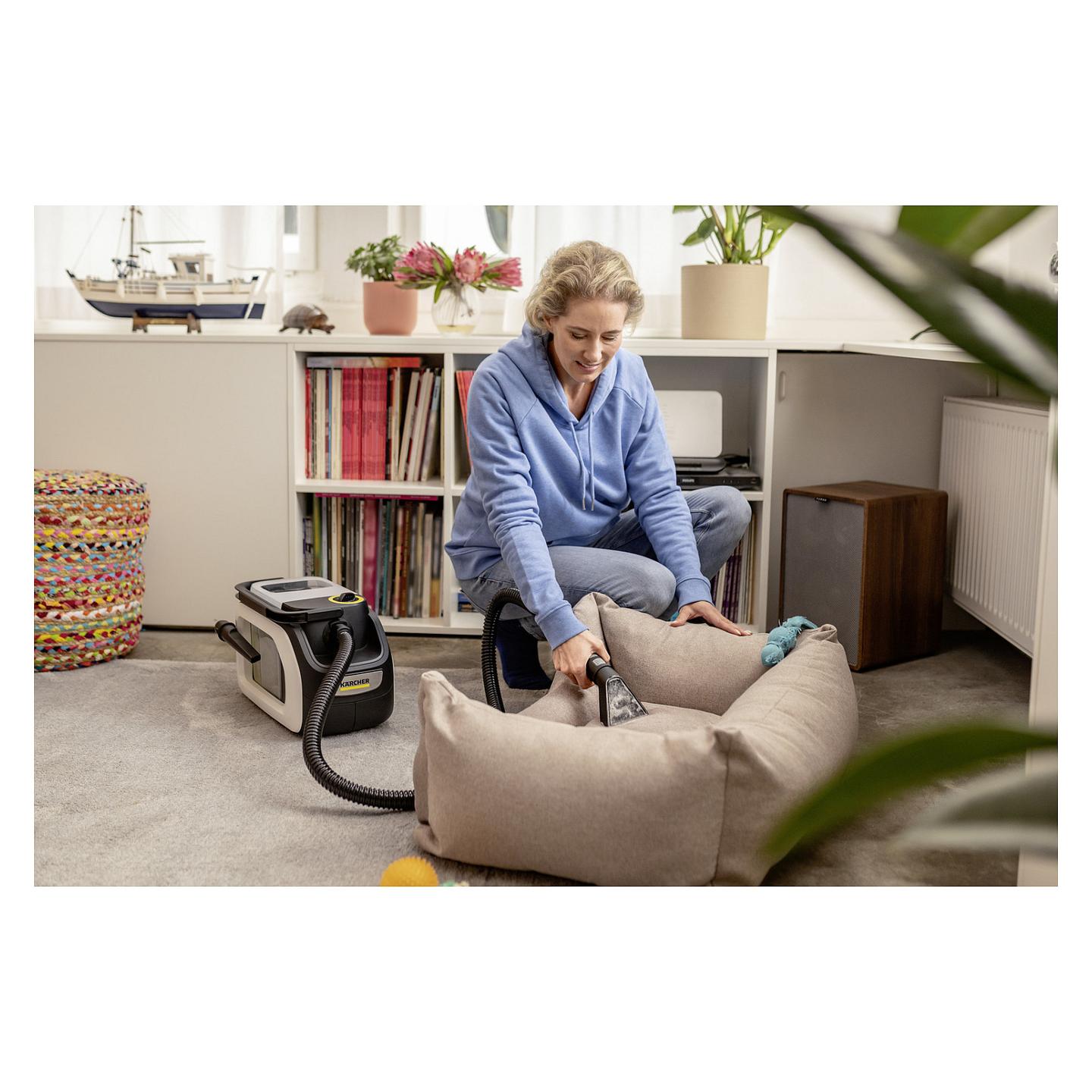 Pastrues për qilima dhe tekstil Kärcher SE 3-18 Compact / 18V / 3.1L / 2.9L / Cordless - Zezë/Bardhë - 8