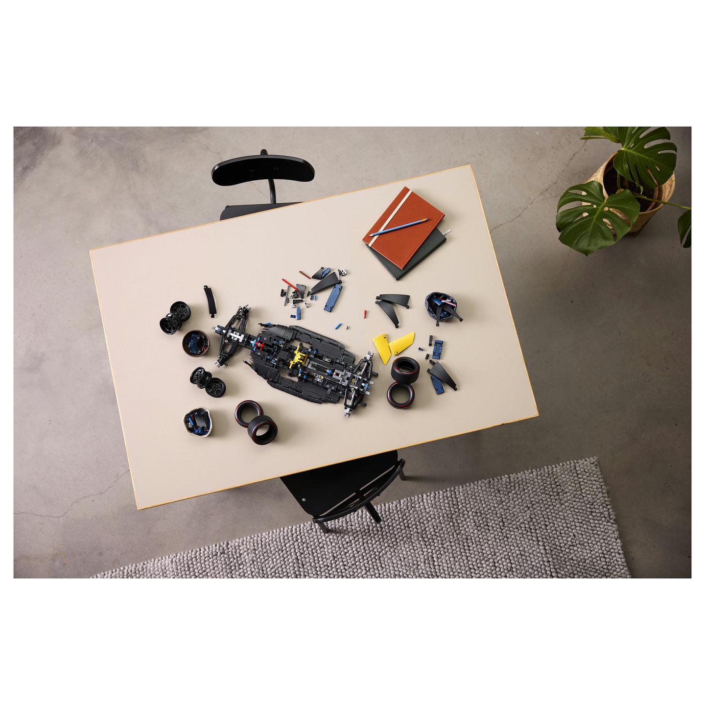 LEGO Technic Oracle Red Bull Racing RB20 F1 Race Car 42206 - 27
