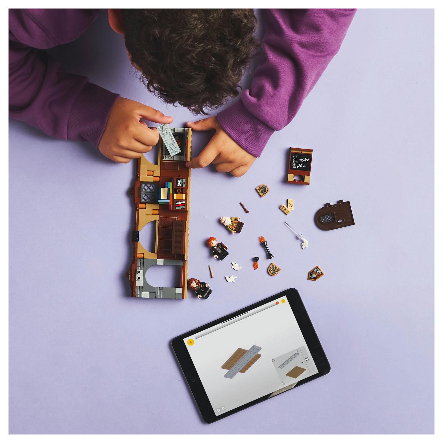 LEGO Harry Potter Hogwarts Castle: Charms Class - 8