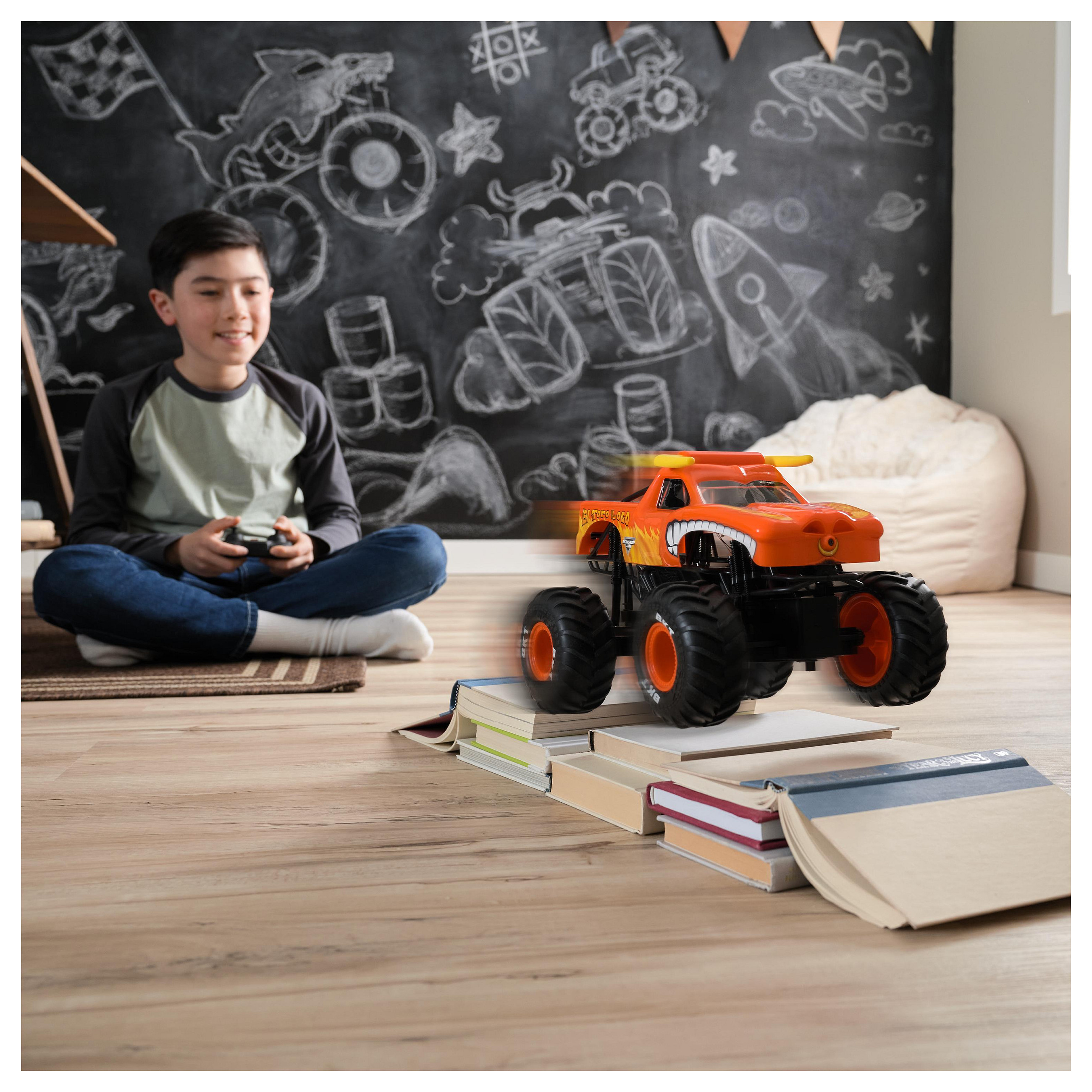 Lodra Spin Master Monster Jam El Toro Loco RC Monster Truck â 1:15 Scale / 2.4 GHz / Smoke Effects / Dual Joystick - ZezĂ«/Portokalli - 5