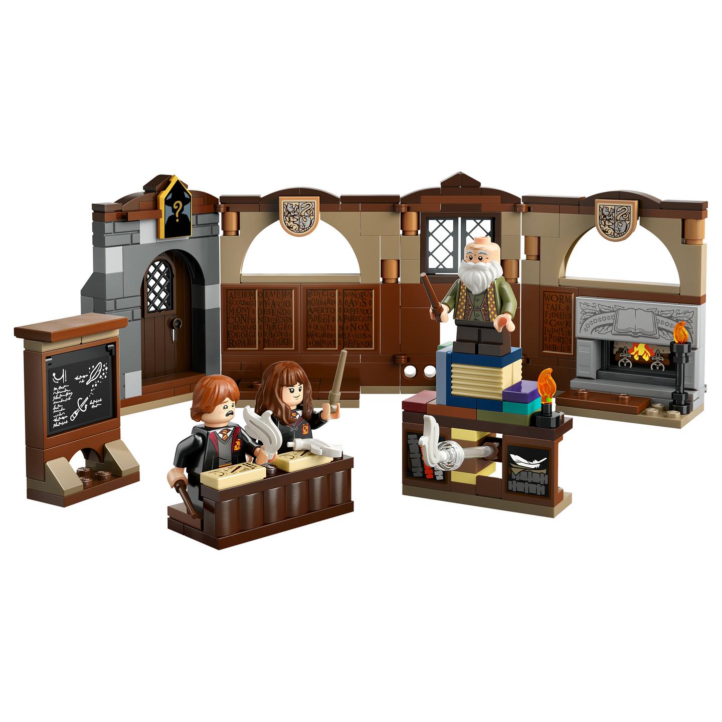 LEGO Harry Potter Hogwarts Castle: Charms Class - 2
