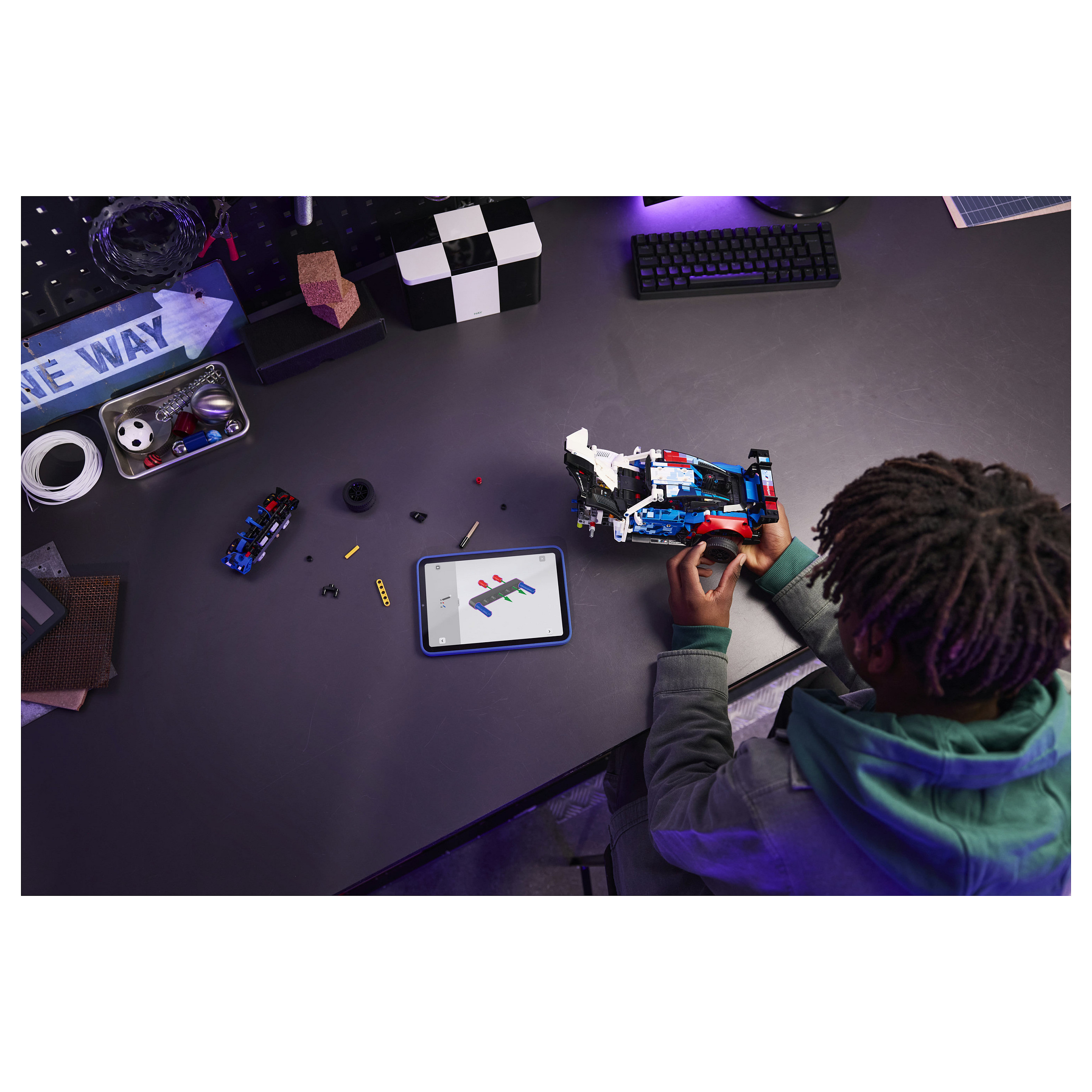 LEGO Technic BMW M4 GT3 EVO Race Car 42226 - 21