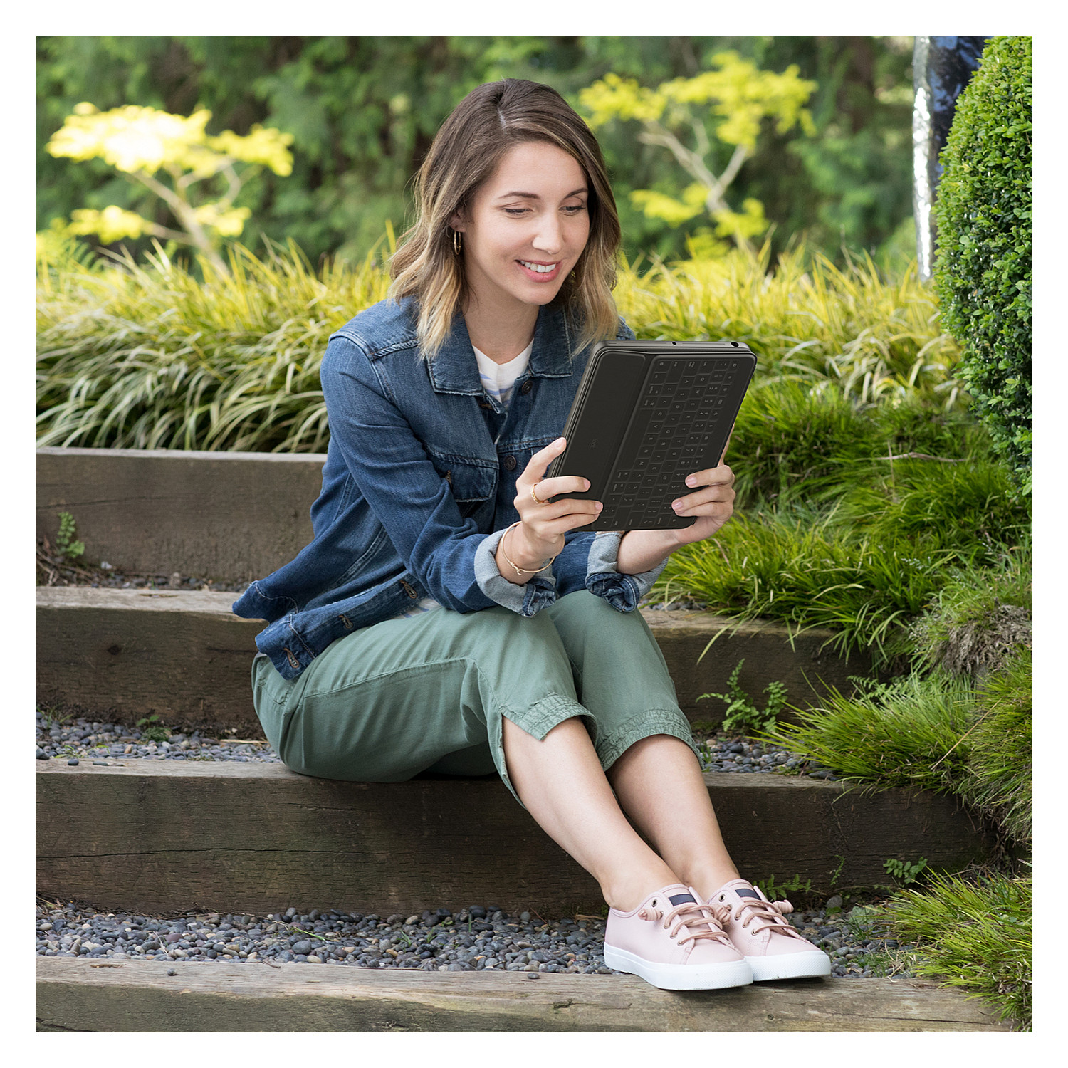 Tastierë për Tabletë Logitech Rugged Folio / iPad 7th, 8th & 9th Gen / AZERTY (FR) / Smart Connector / Full-Size / 4 Mënyra Përdorimi – Gri - 12