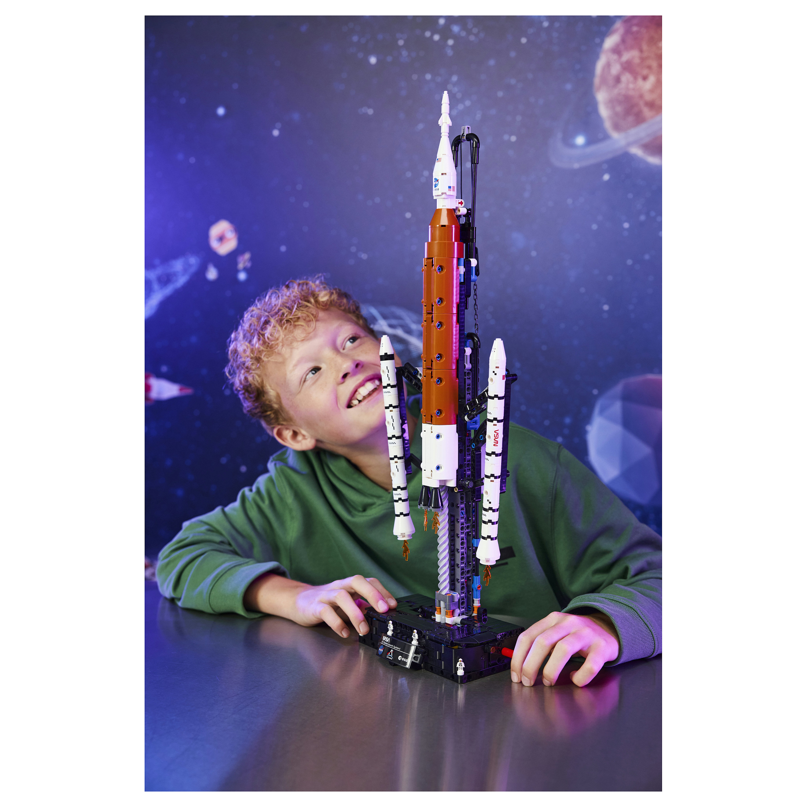 LEGO Technic NASA Artemis Space Launch System Rocket 42221 - 4