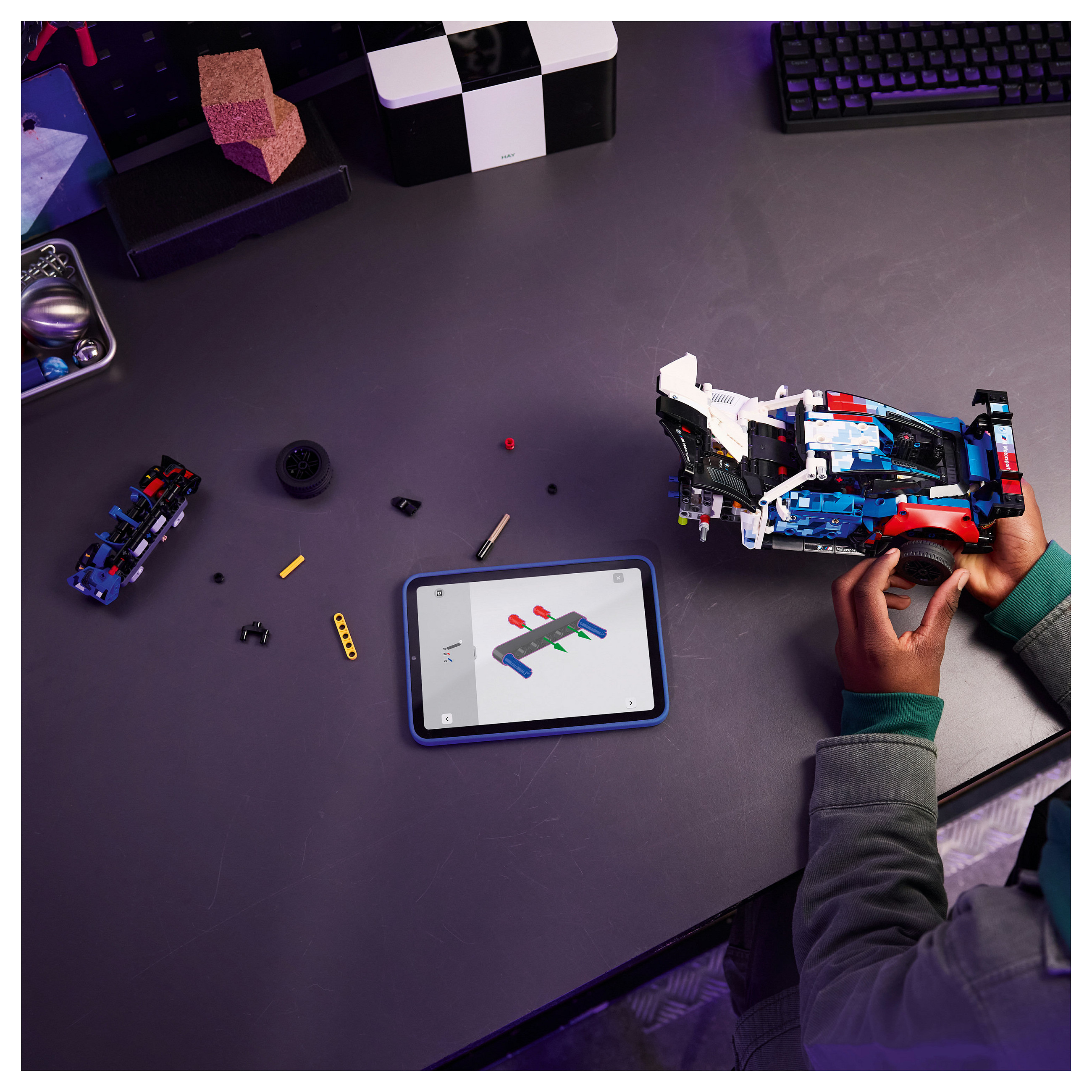LEGO Technic BMW M4 GT3 EVO Race Car 42226 - 7