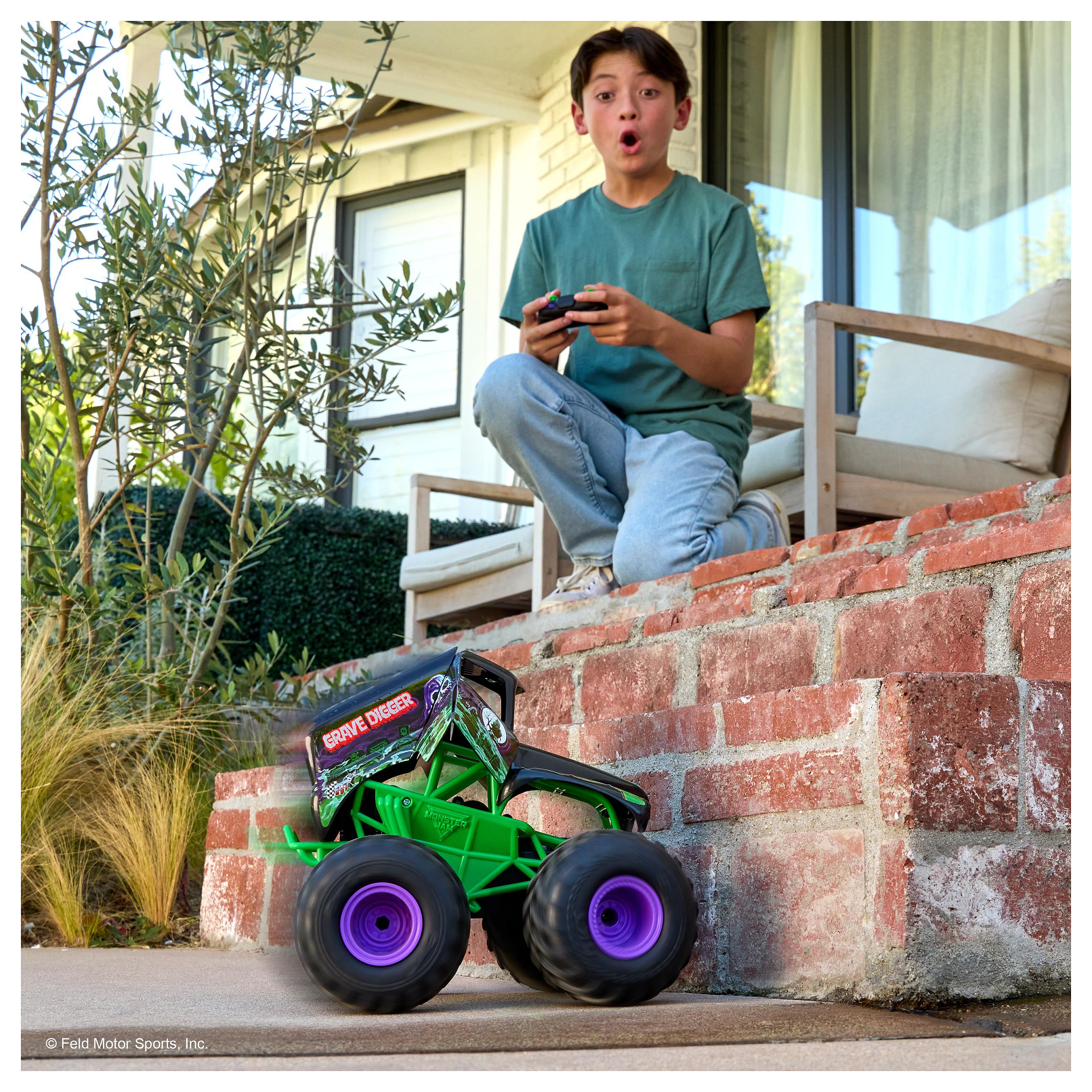Lodra Spin Master Monster Jam Wreck & Repair Grave Digger – RC / 1:15 Scale / 2.4 GHz / USB-C Rechargeable - Zezë/Gjelbër - 3