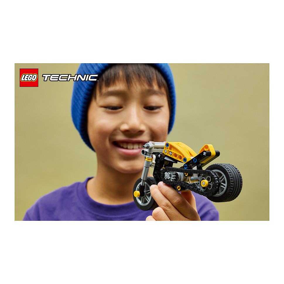 LEGO Technic Yellow Motorbike 42225 - 26