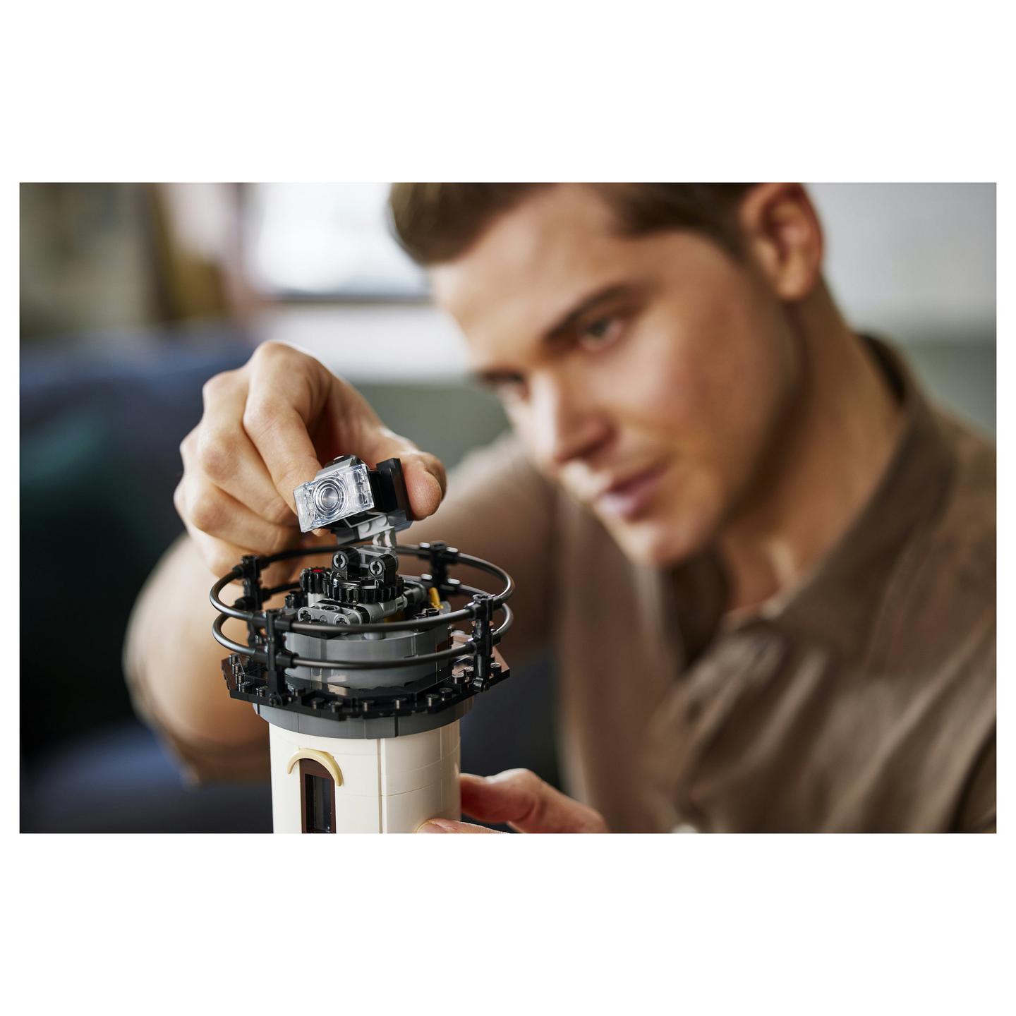 LEGO Ideas Motorised Lighthouse 21335 - 26