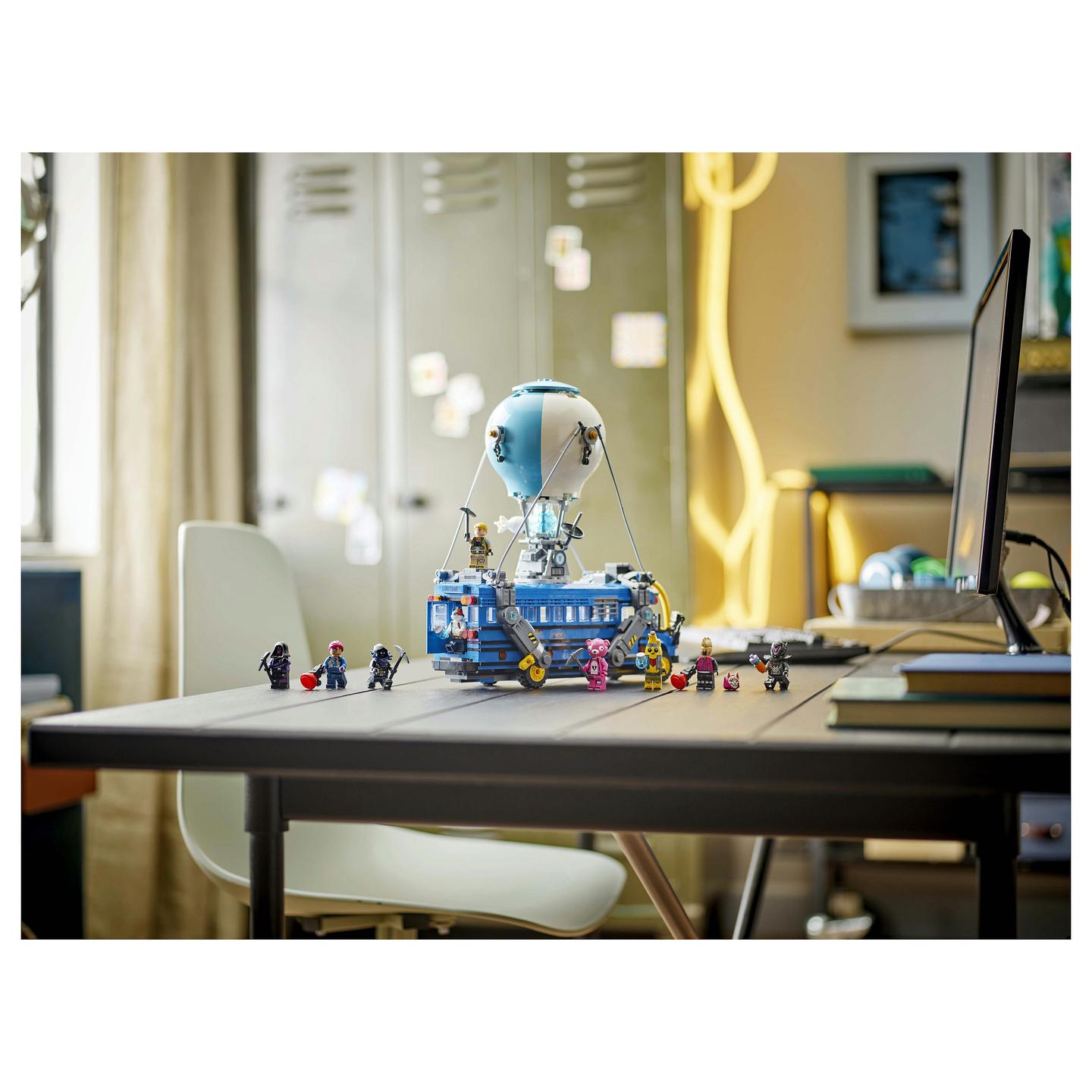 LEGO Fortnite Battle Bus 77073 - 13