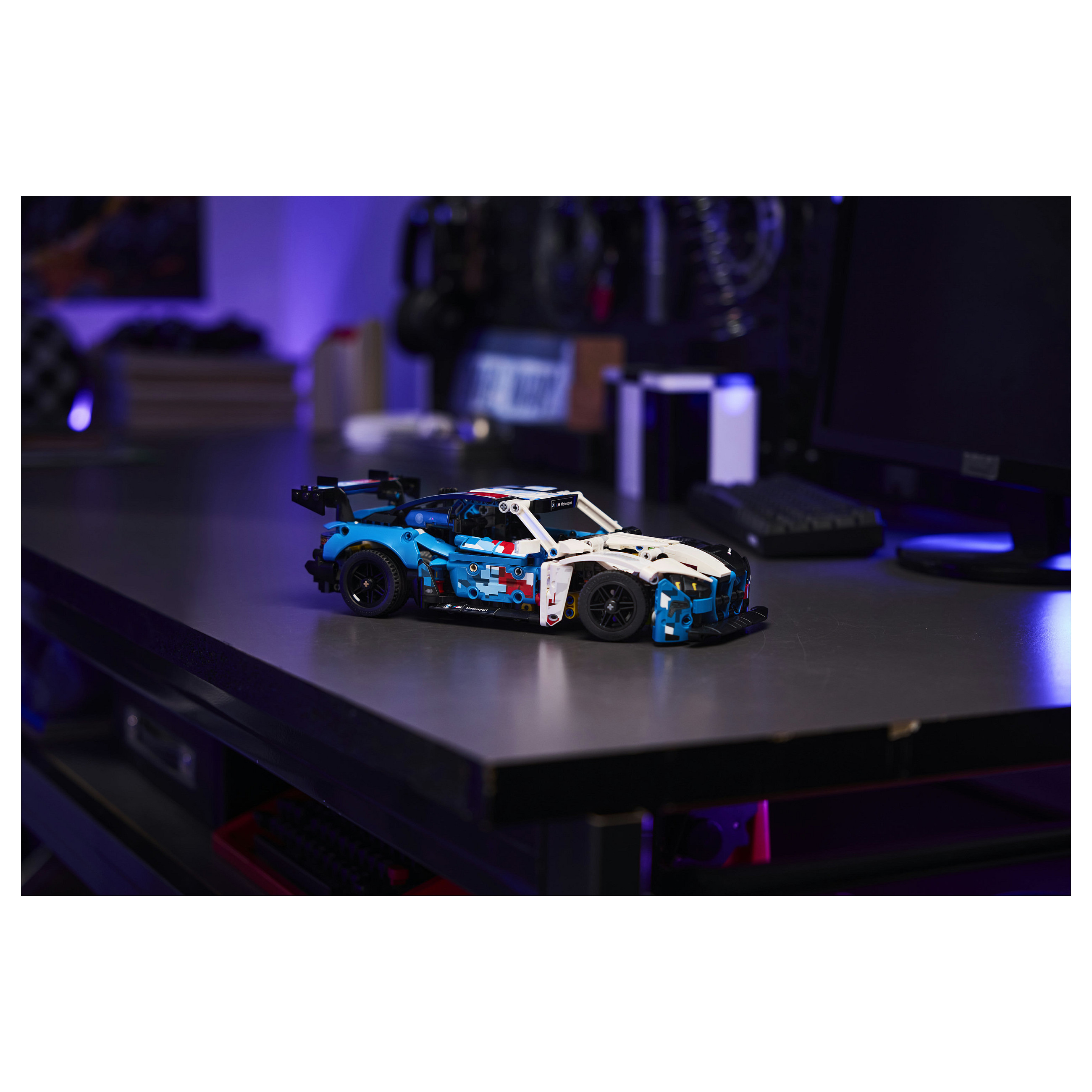 LEGO Technic BMW M4 GT3 EVO Race Car 42226 - 22