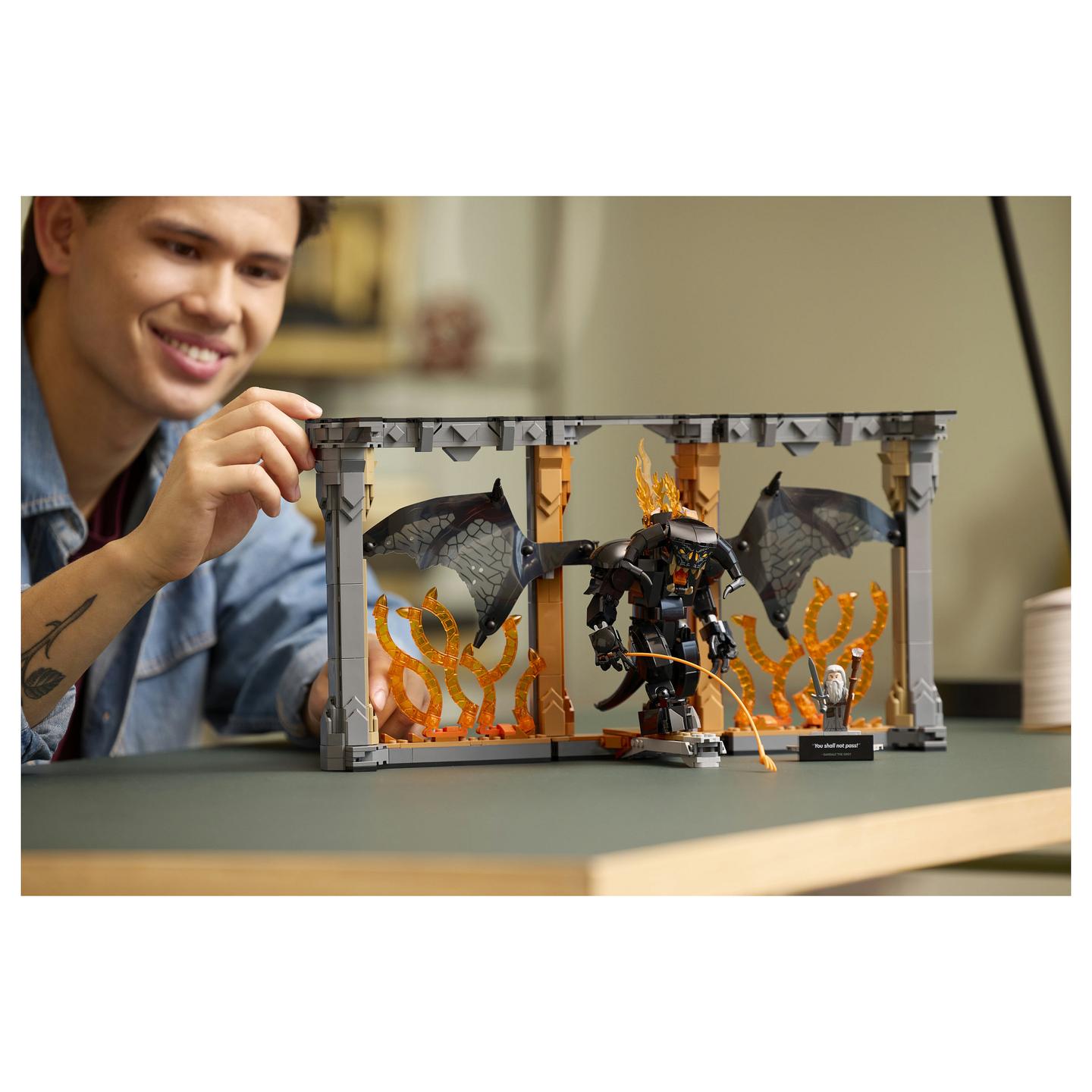 LEGO Icons The Lord of the Rings: Gandalf vs. Balrog 10367 - 5