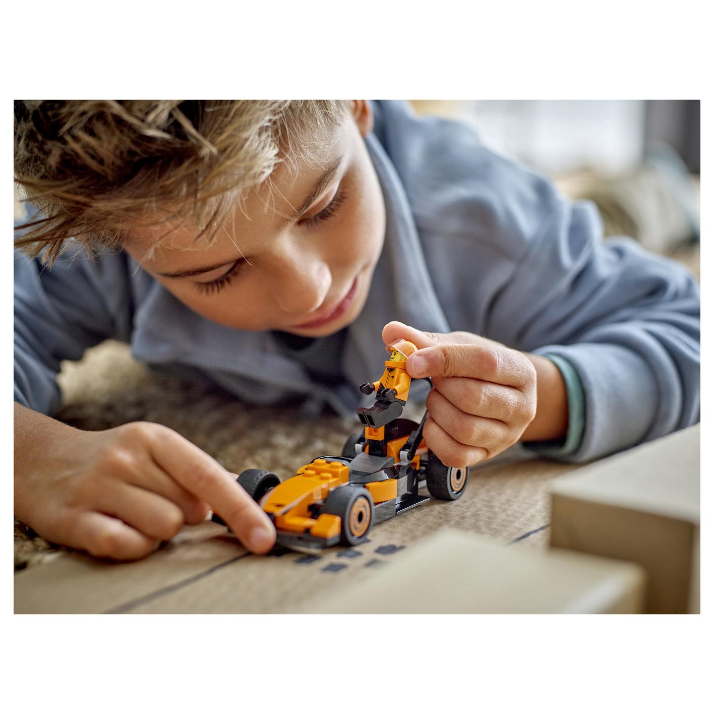 LEGO City F1 Driver with McLaren Race Car 60442 - 3