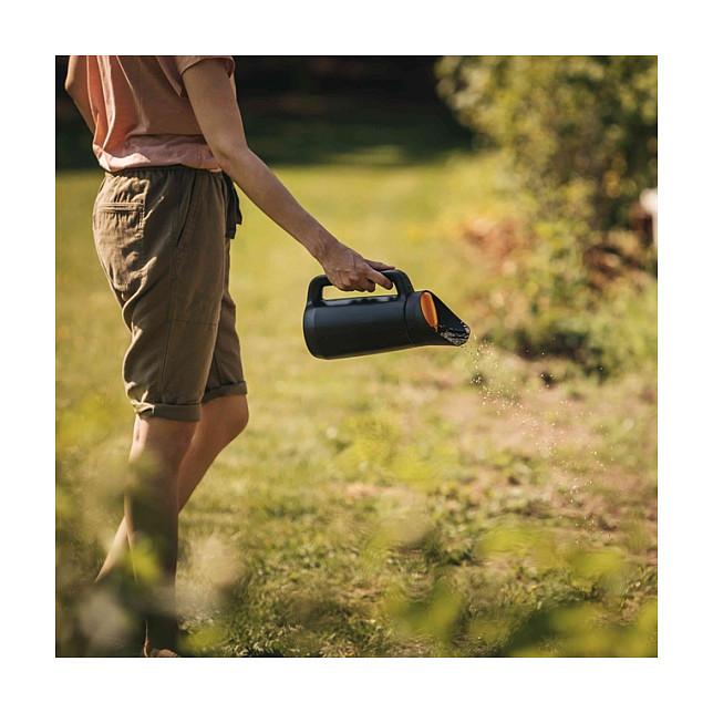 Shpërndarës Manual për Kopsht Fiskars Solid 1057076, 2.3L, 3 Nivele Dozimi - Zezë/Portokalli - 6