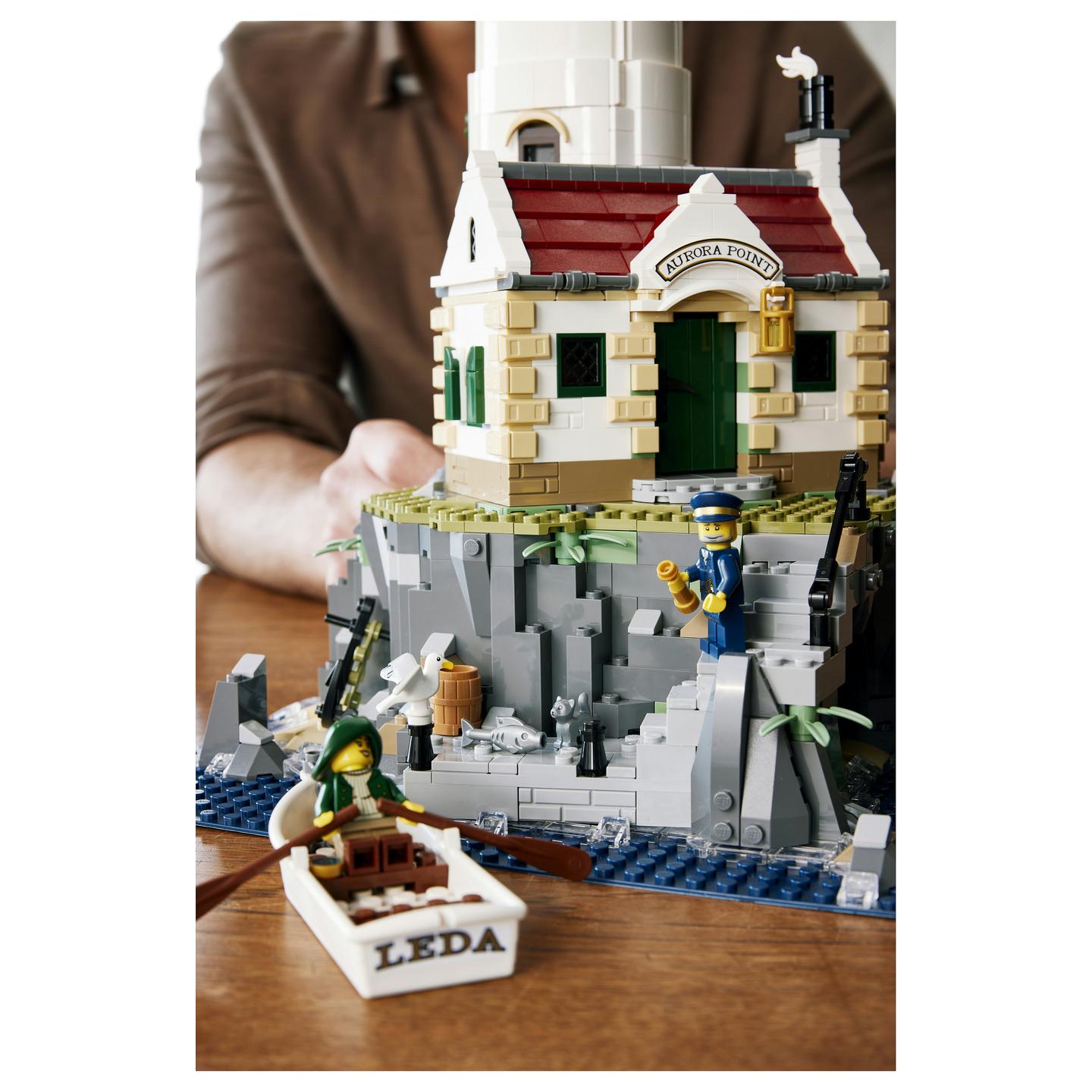 LEGO Ideas Motorised Lighthouse 21335 - 35