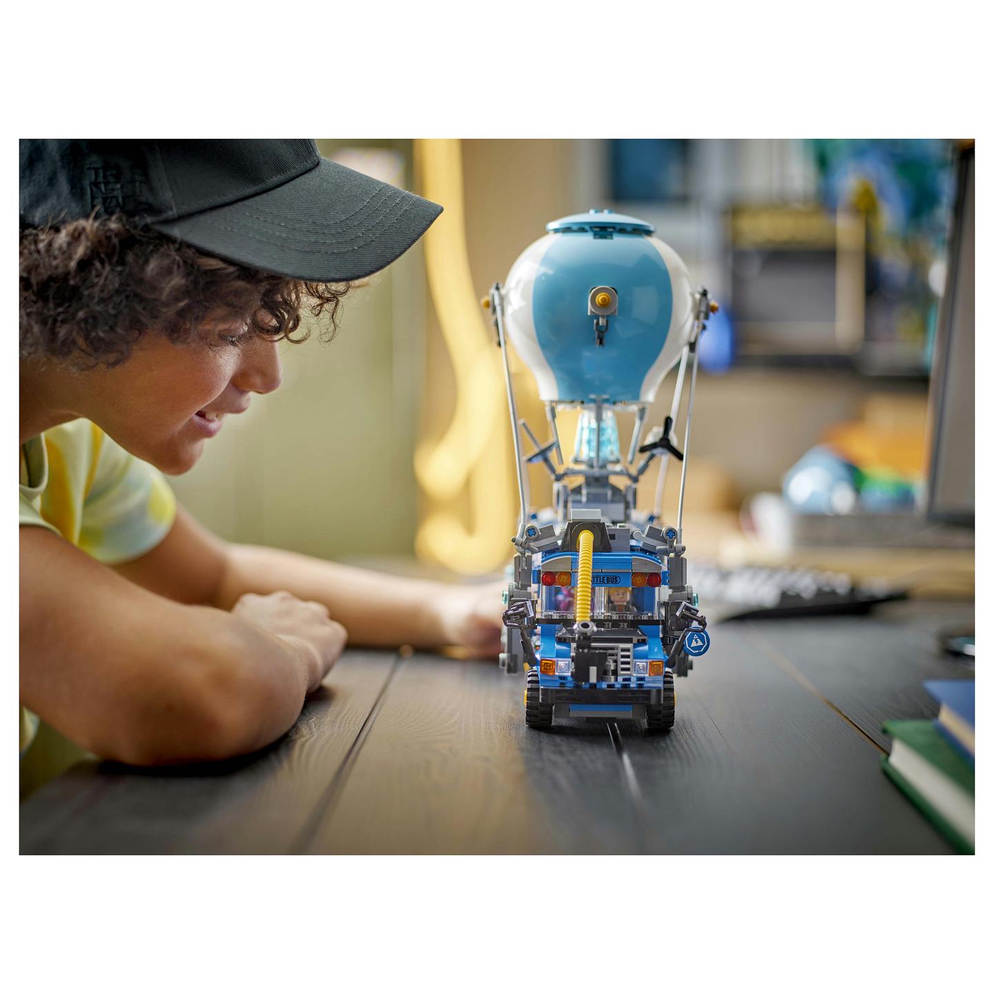 LEGO Fortnite Battle Bus 77073 - 4